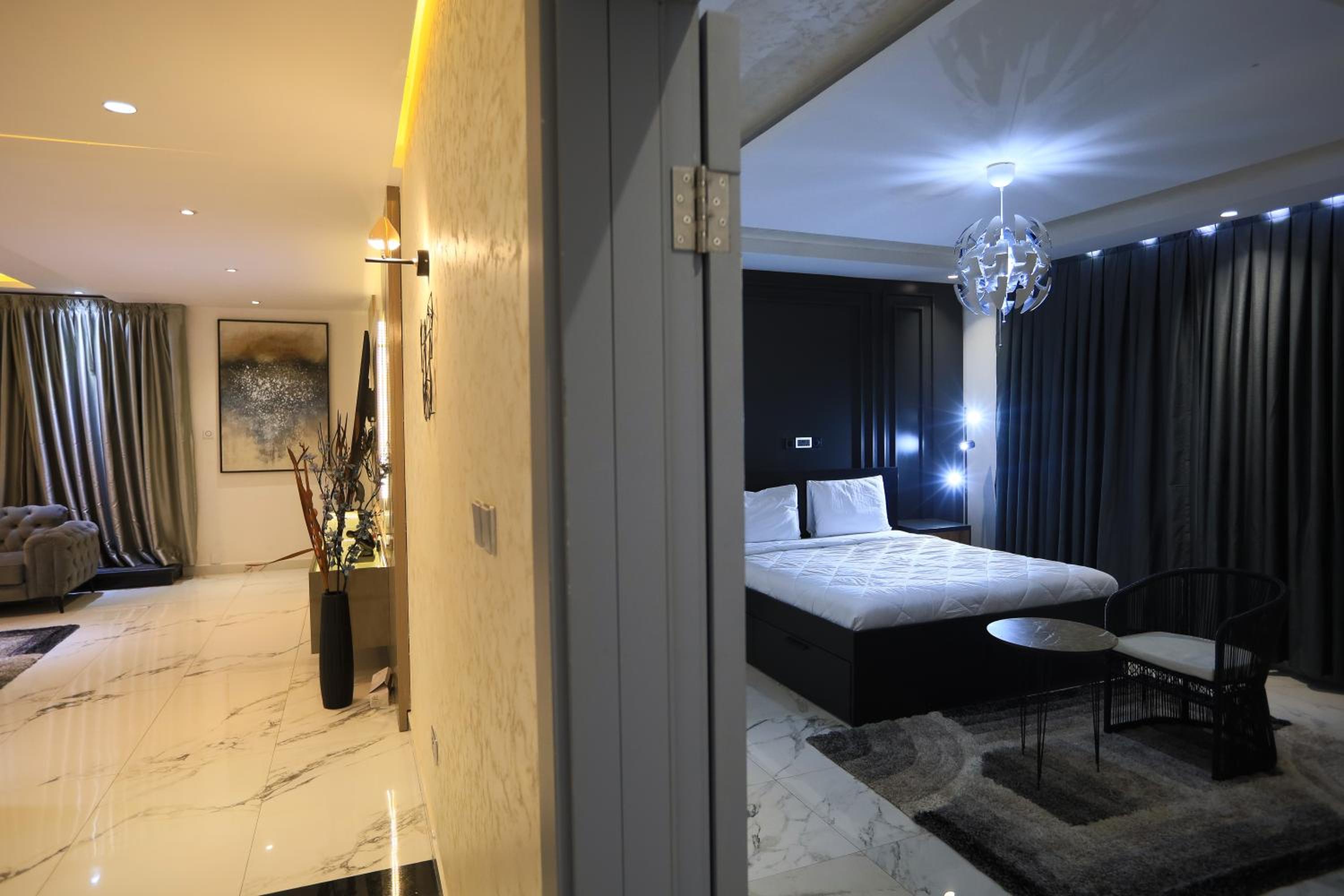 5 Bedrooms Luxury Vacation Villa