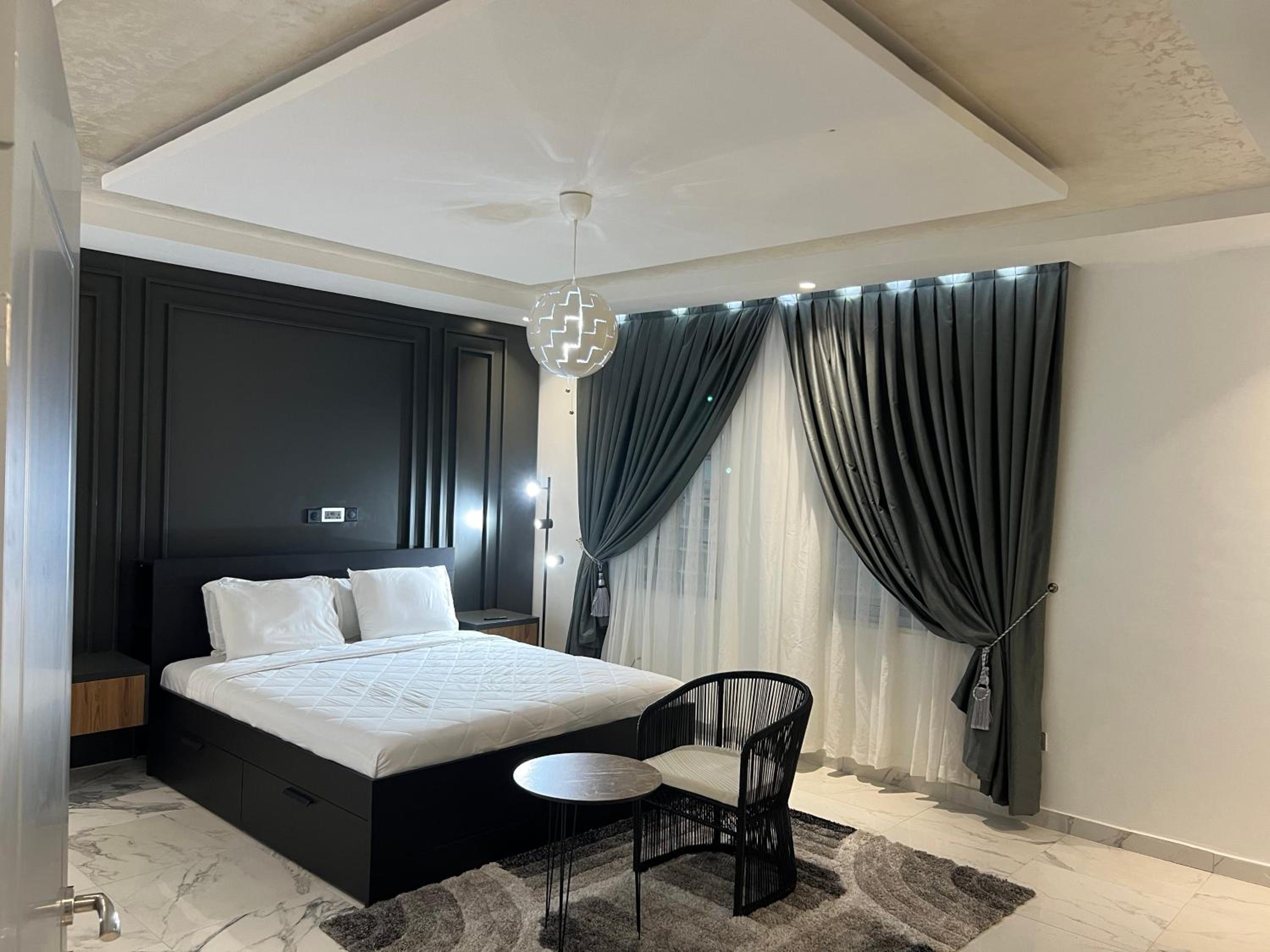 5 Bedrooms Luxury Vacation Villa