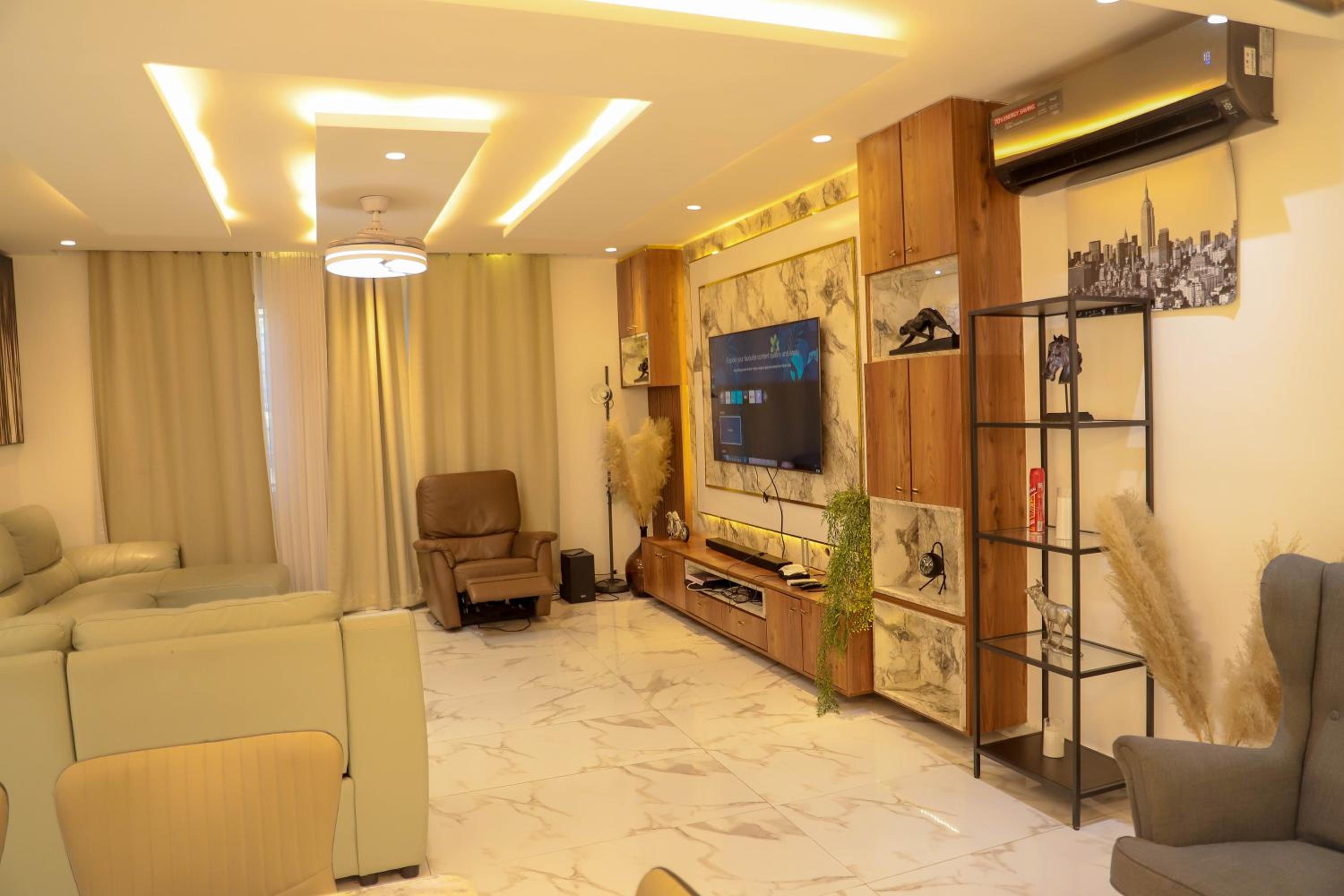 5 Bedrooms Luxury Vacation Villa