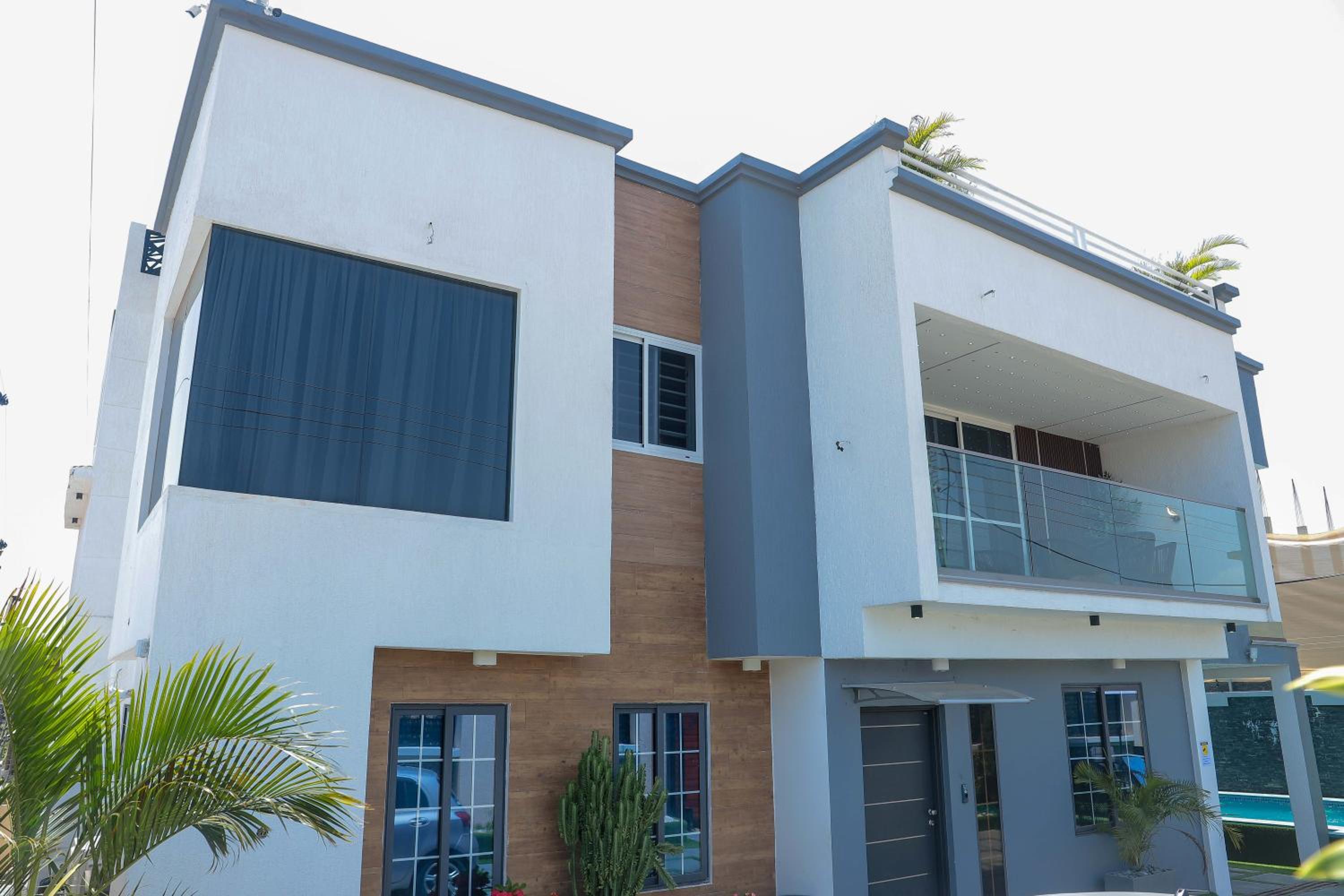 5 Bedrooms Luxury Vacation Villa