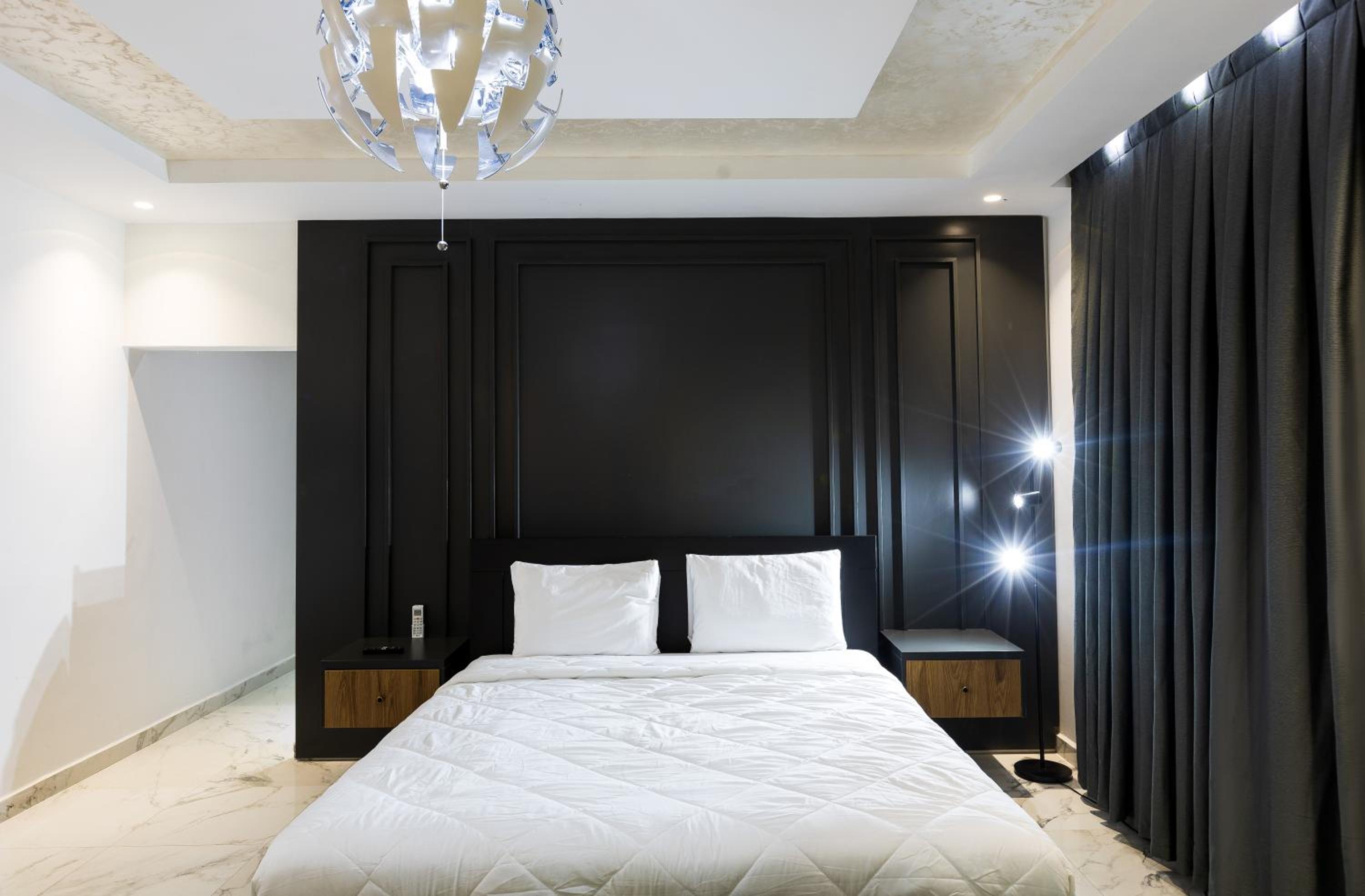 5 Bedrooms Luxury Vacation Villa