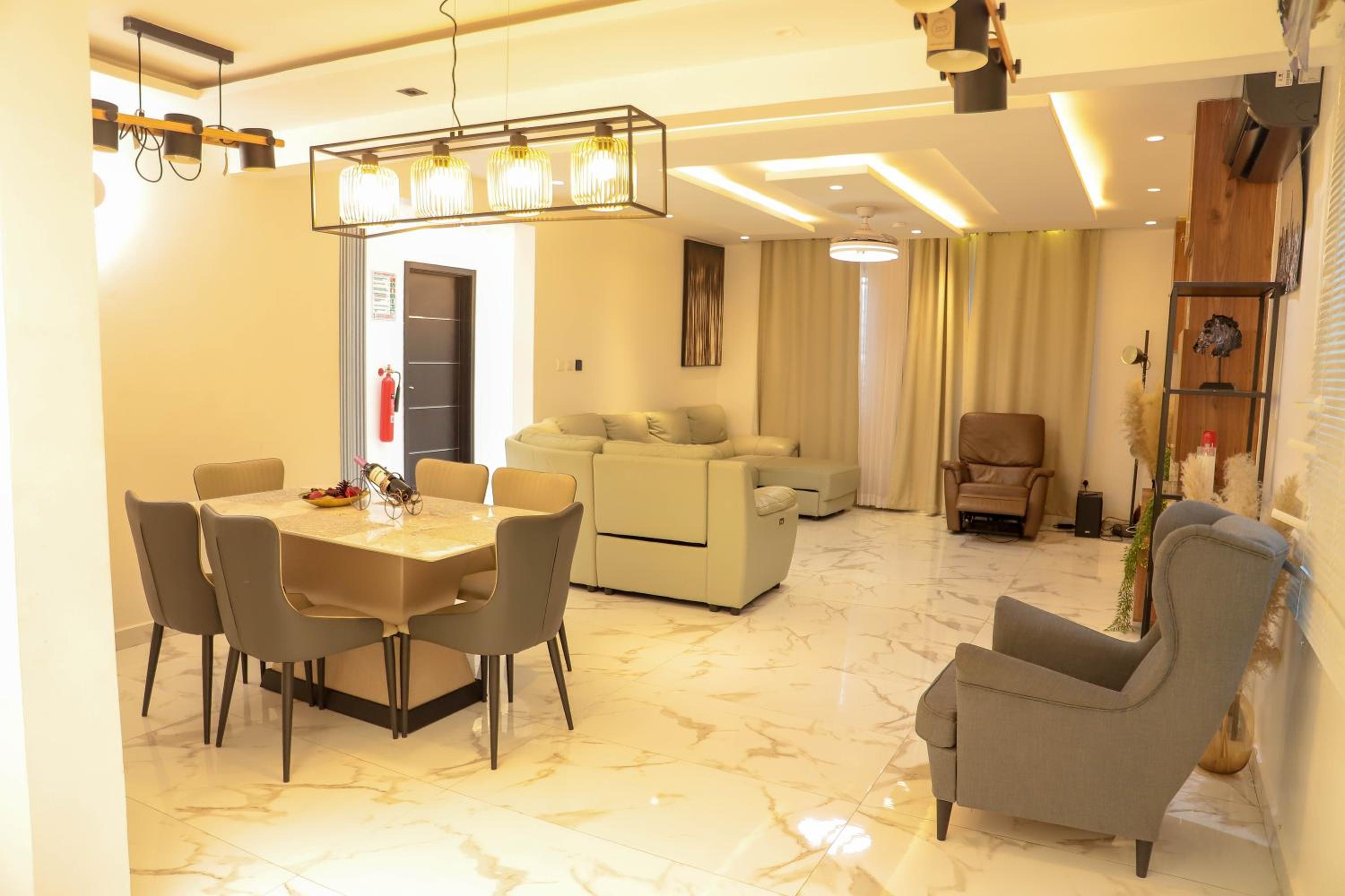 5 Bedrooms Luxury Vacation Villa