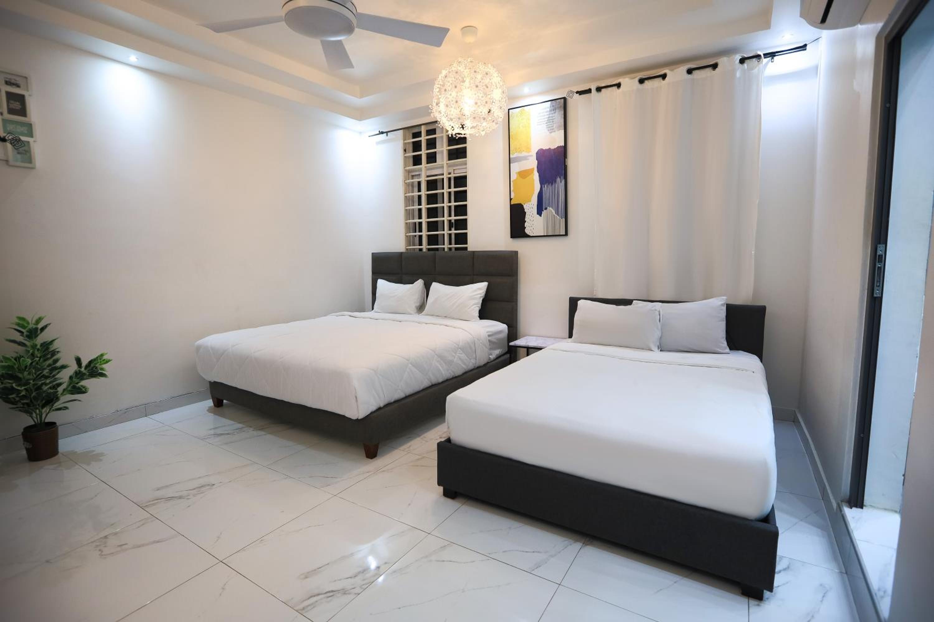 5 Bedrooms Luxury Vacation Villa