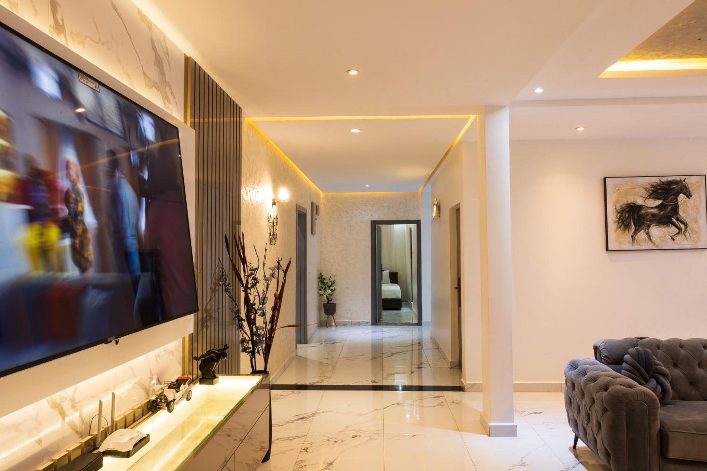 5 Bedrooms Luxury Vacation Villa