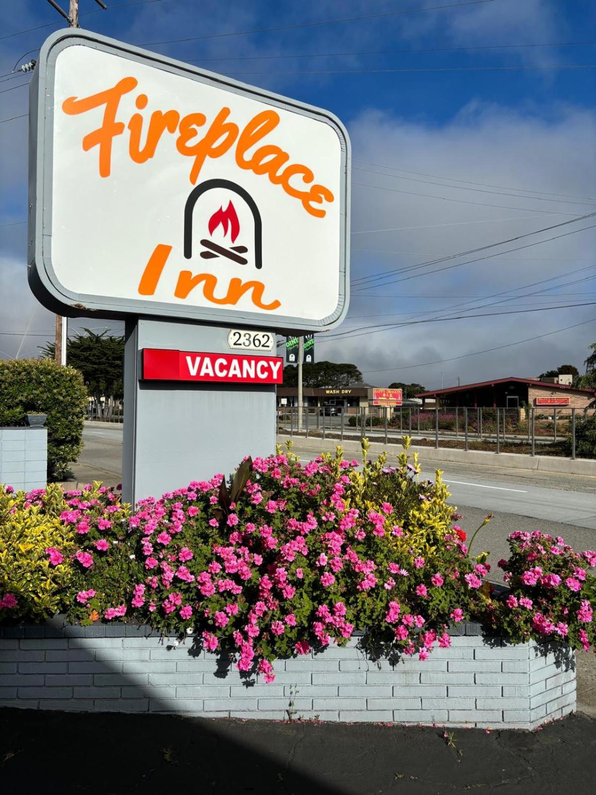 The Monterey Fireplace Inn view 4