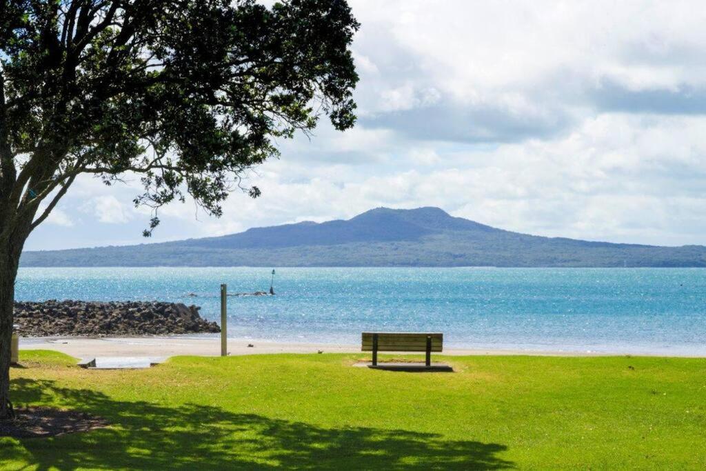 Beachside Bliss Castor Bay - Holiday by the Beach view 4