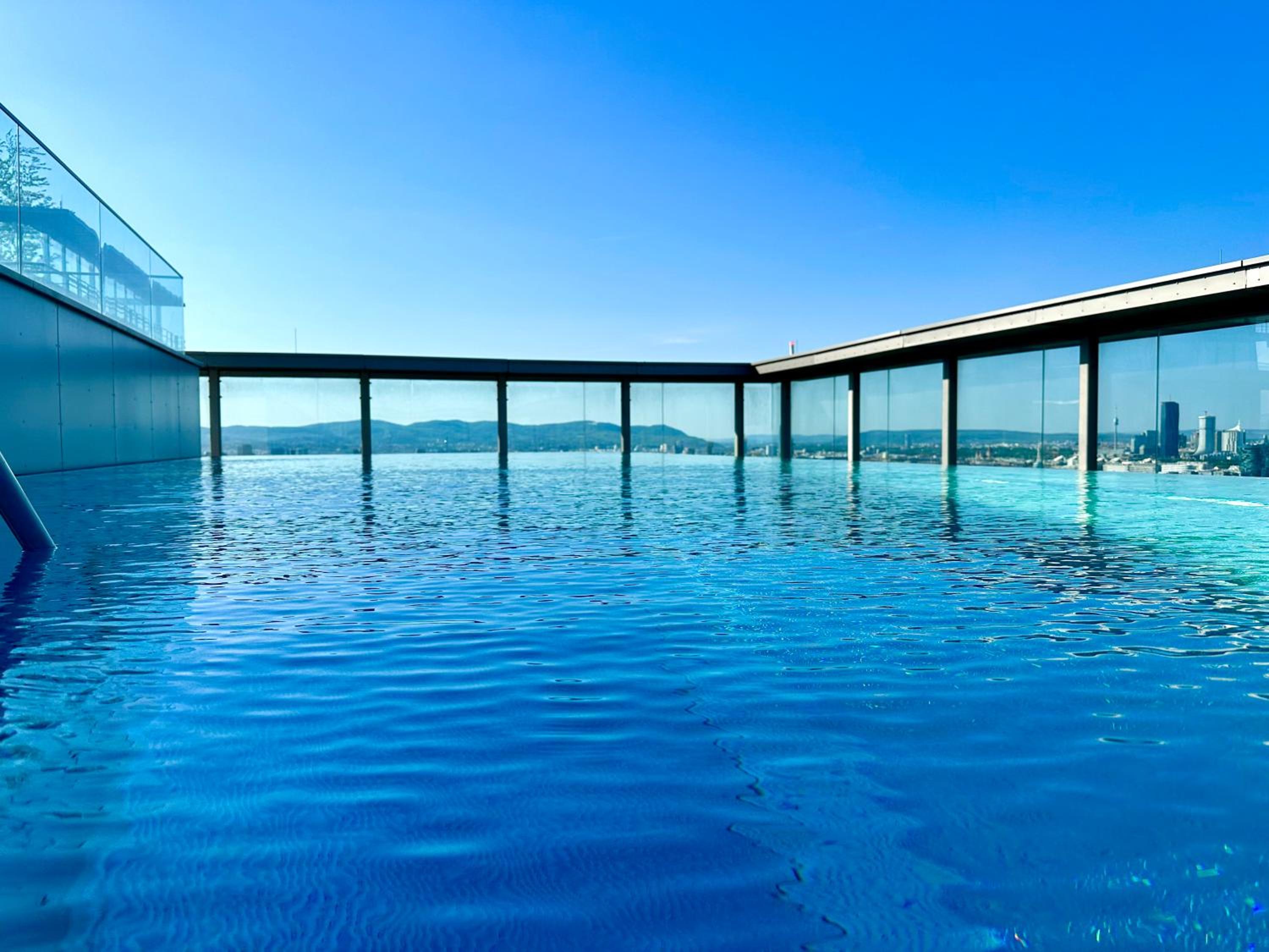 Luxury Penthouse I Rooftop Pool I Self Check-in