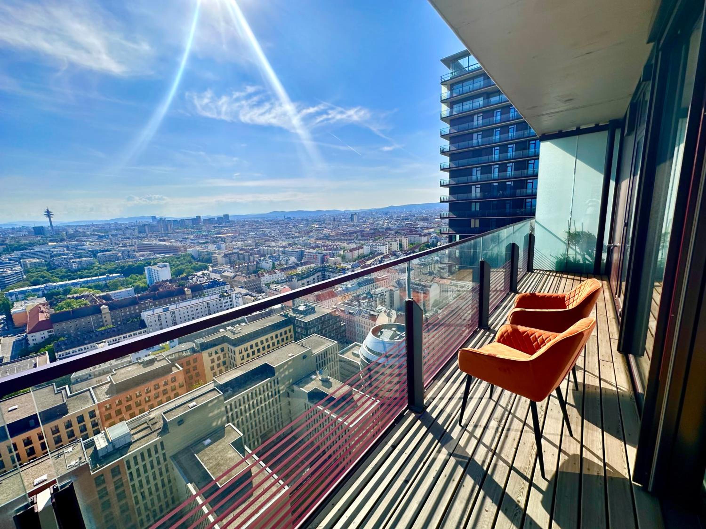 Luxury Penthouse I Rooftop Pool I Self Check-in