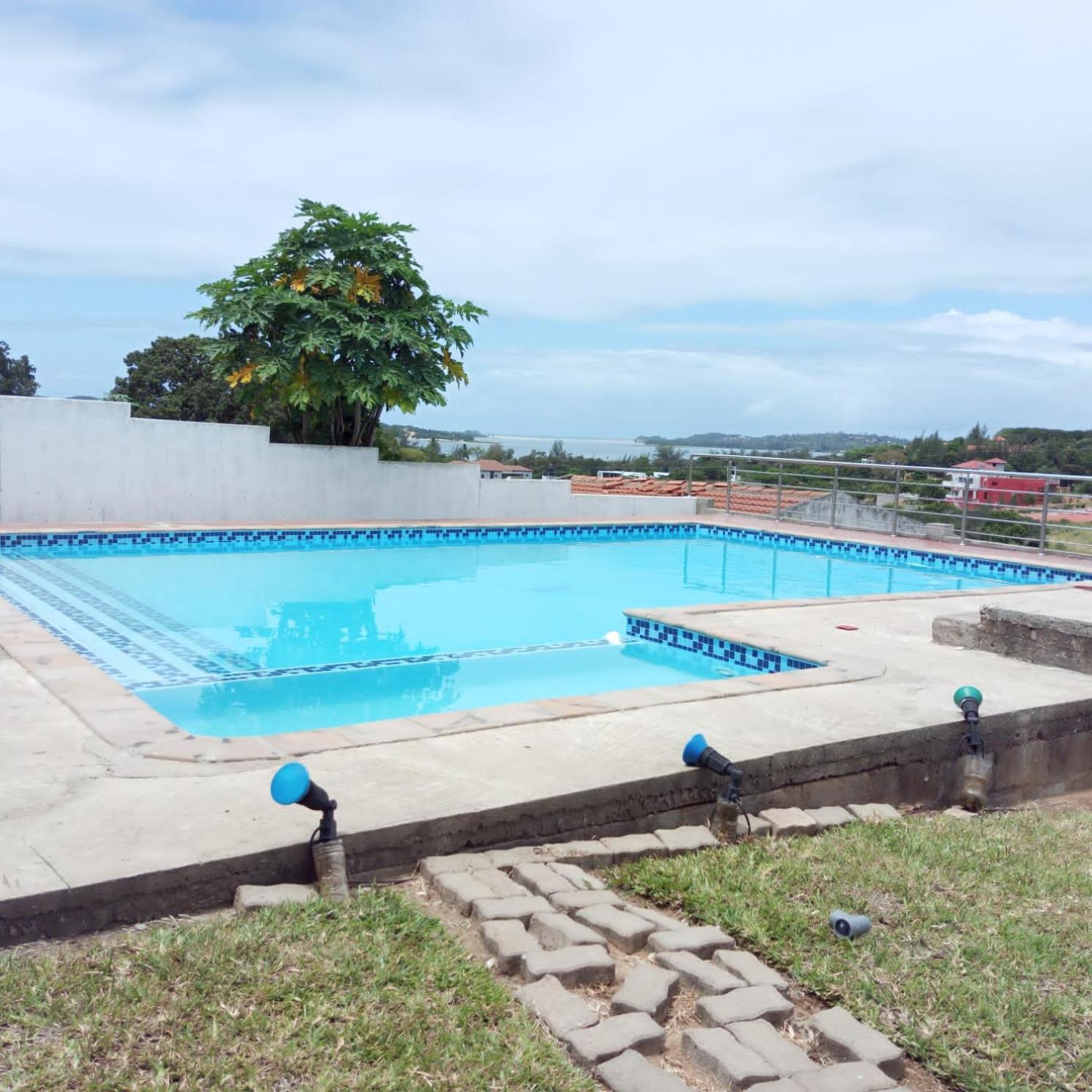 Luxury 2-story retreat with private pool in Bilene beach view 3