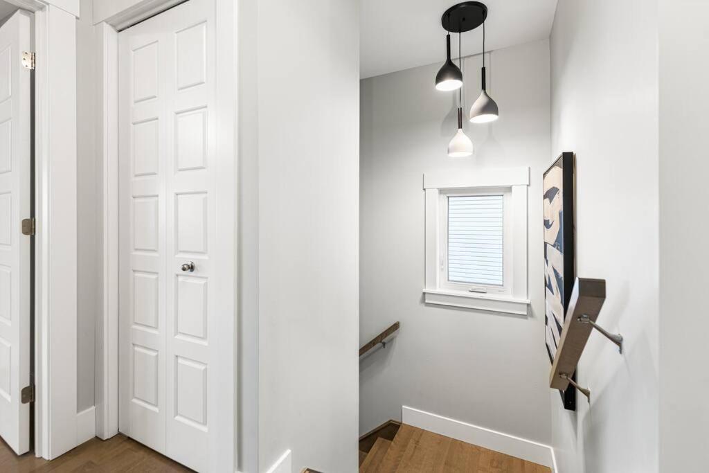 Dwelling Of Lights Residence