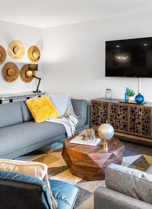 Dwelling Of Lights Residence