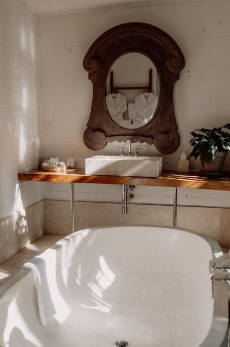 Leaves & Fishes - Private group escape in the Hunter Valley