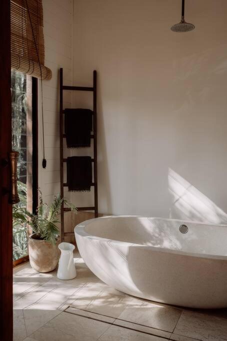 Leaves & Fishes - Private group escape in the Hunter Valley