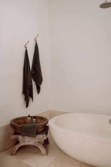 Leaves & Fishes - Private group escape in the Hunter Valley