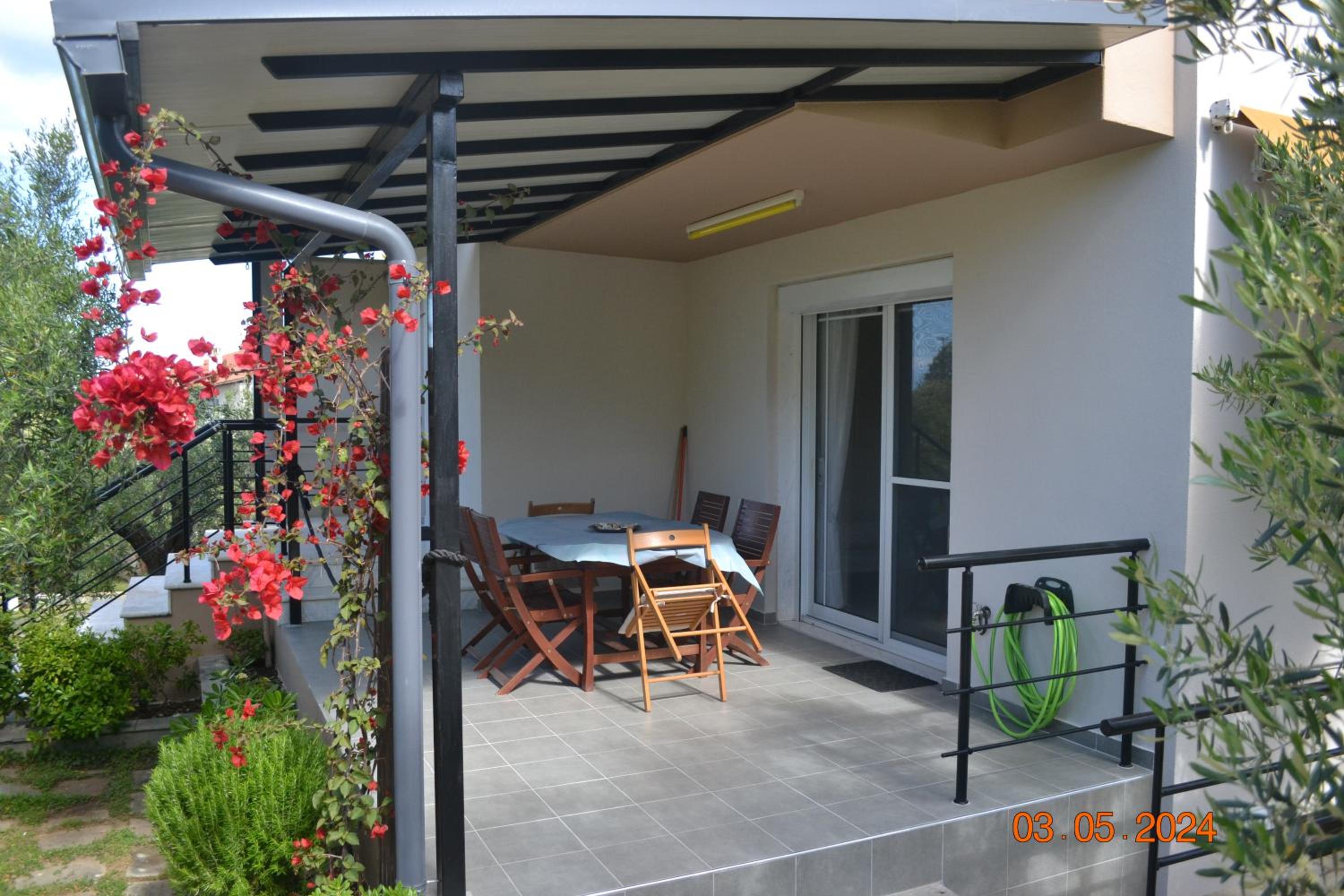 Beautiful maisonette (Όμορφη μεζονέτα) view 2