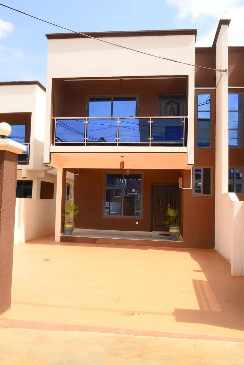 Luxury Townhome in Oyarifa view 2