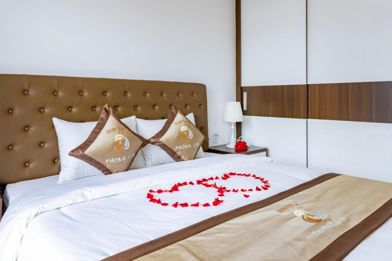 Phong Lan Apartments
