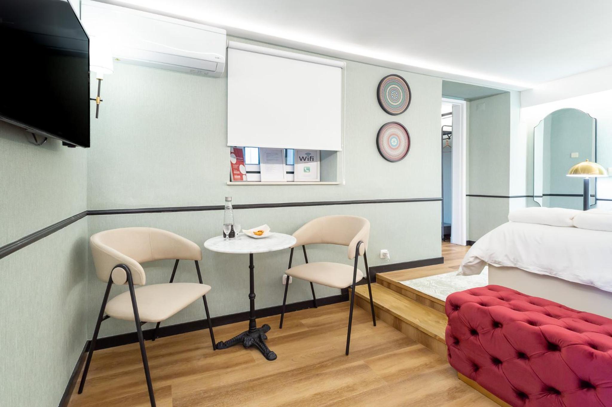 Camões Lounge Apartment w/Courtyard