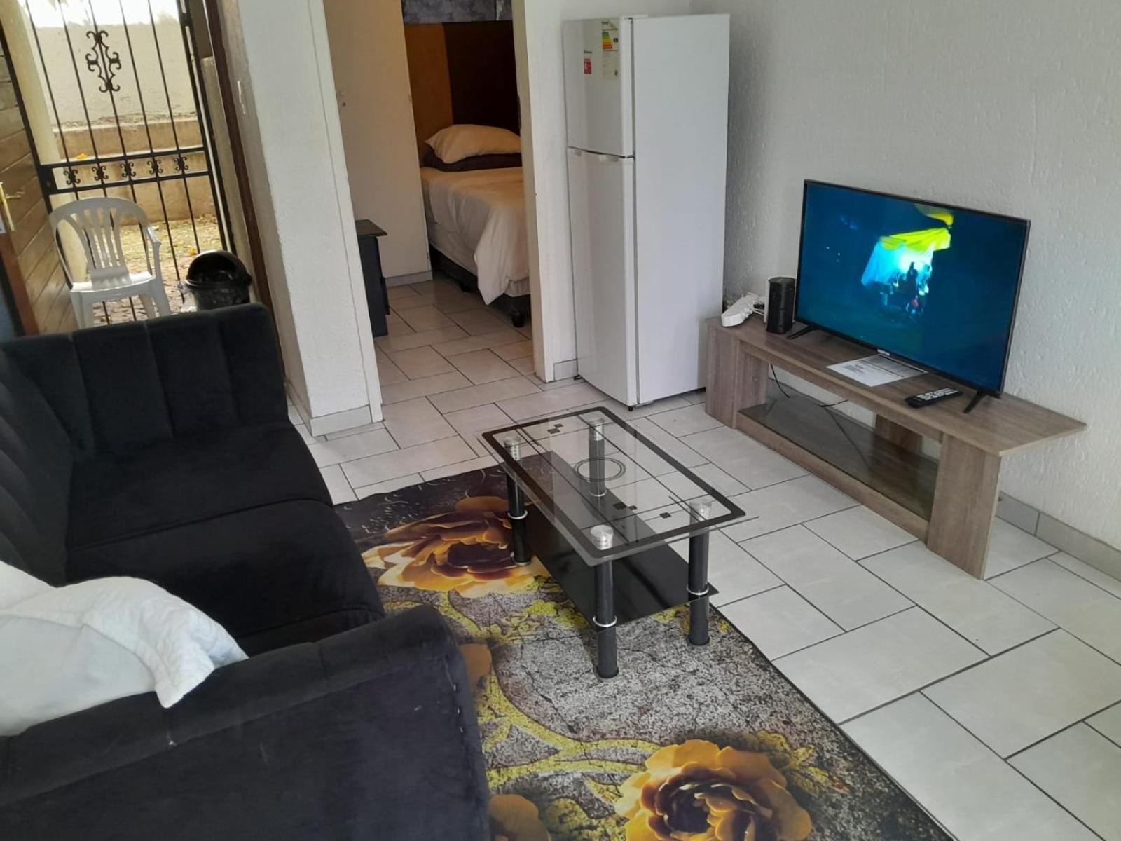 Johannesburg Vacations - Katherine Street Sandton Walk To Mandela Square - Property Image 6