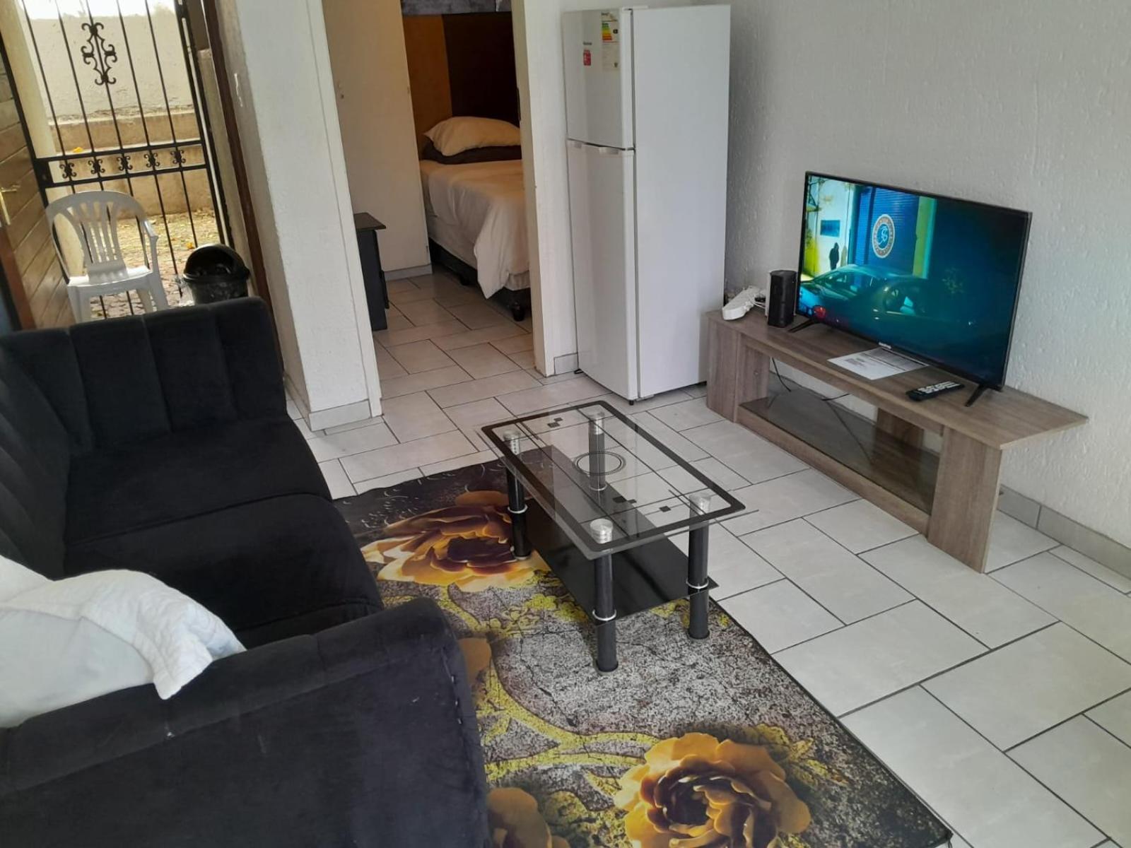 Johannesburg Vacations - Katherine Street Sandton Walk To Mandela Square - Property Image 8