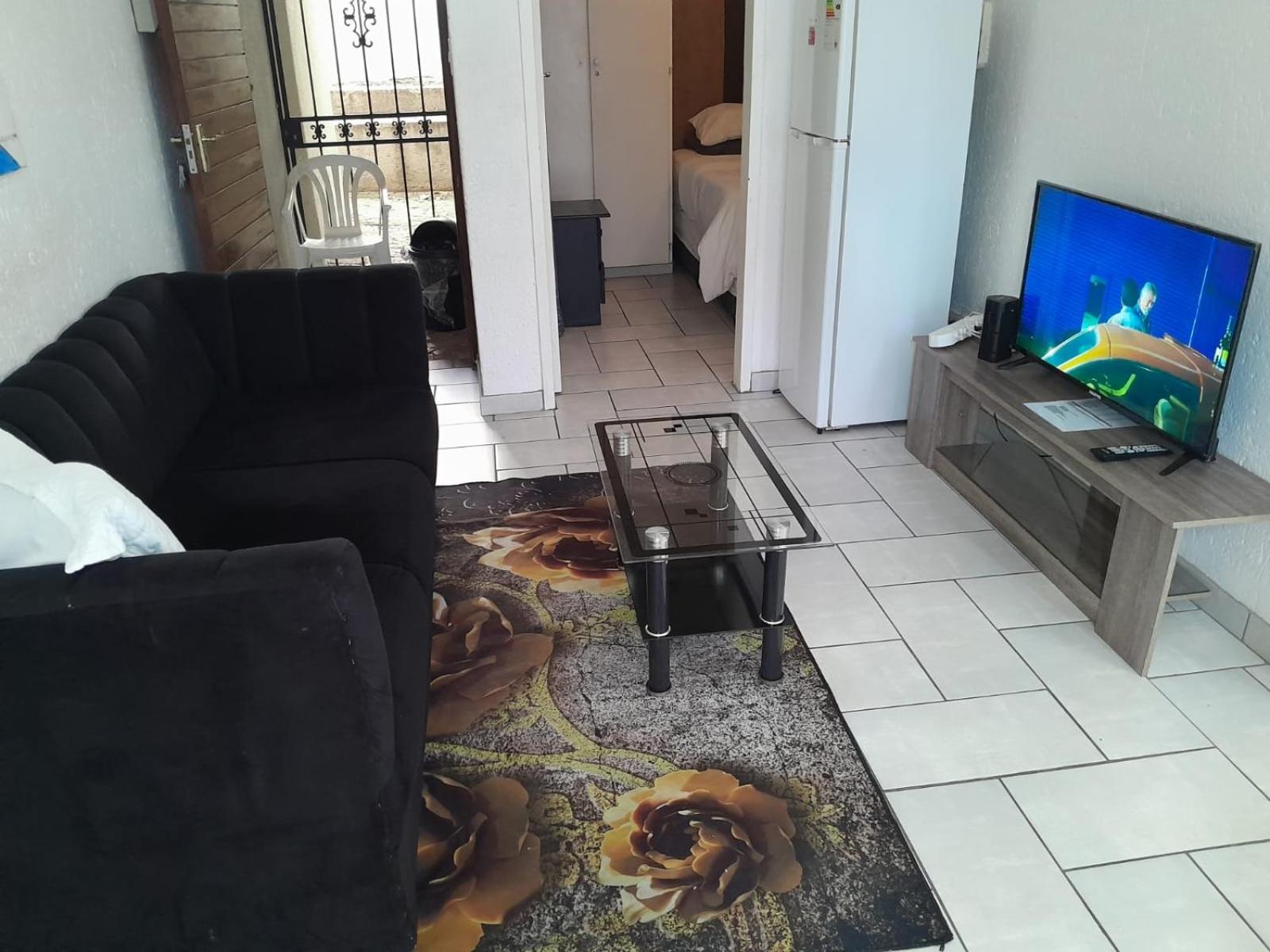 Johannesburg Vacations - Katherine Street Sandton Walk To Mandela Square - Property Image 16