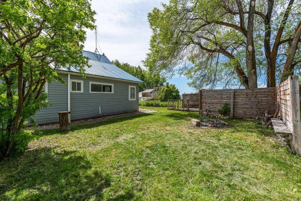 Blue Cottage at Bear Lake: Rustic Serene Retreat view 3