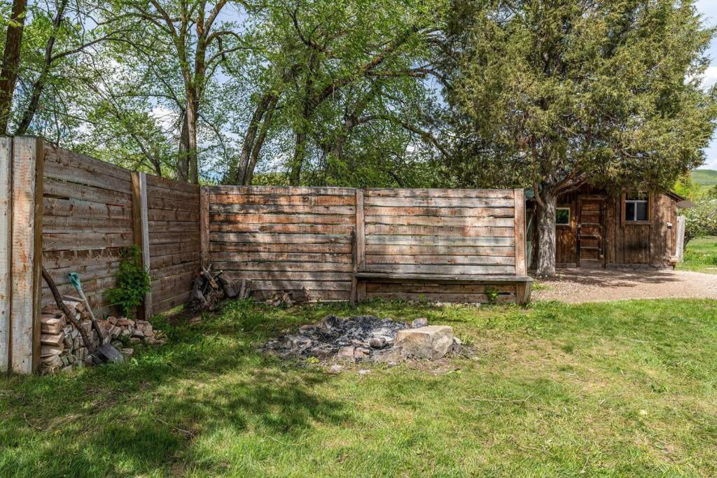 Blue Cottage at Bear Lake: Rustic Serene Retreat view 4