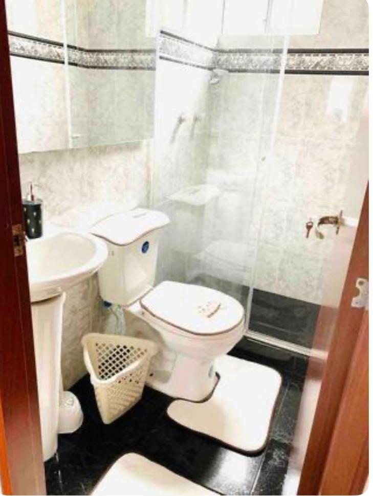 Pleasant Top Level Apartment Close to Shops