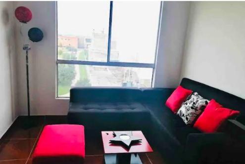 Pleasant Top Level Apartment Close to Shops