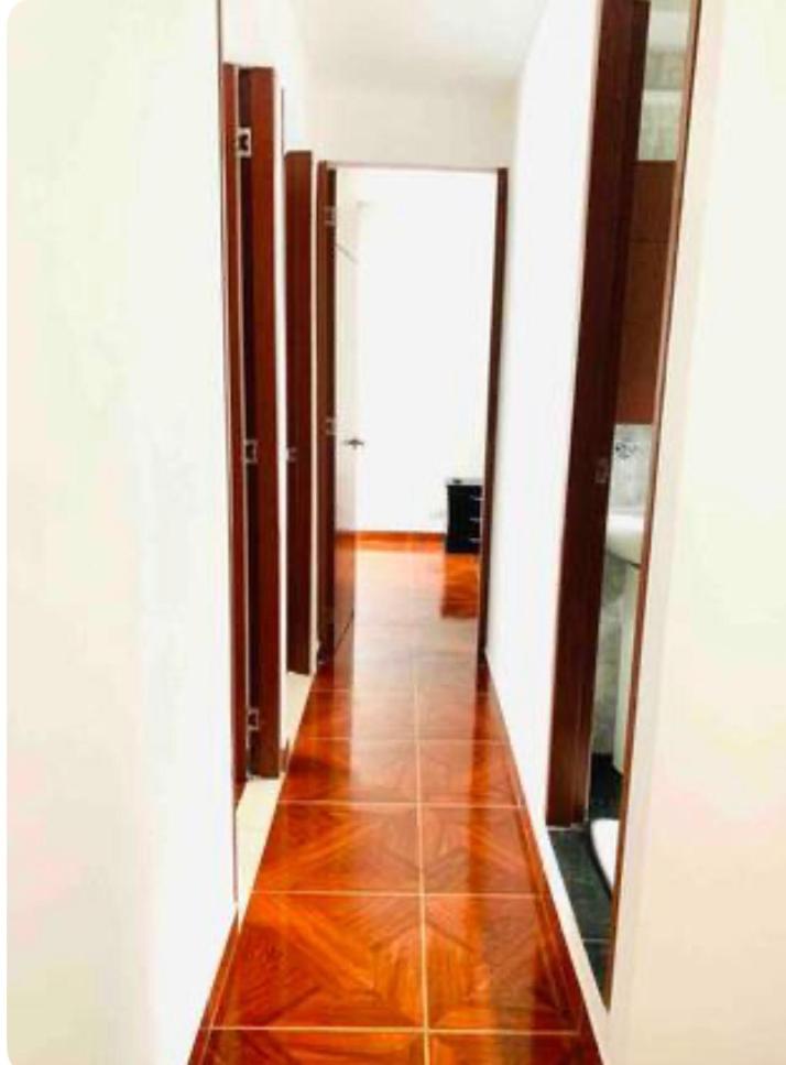 Pleasant Top Level Apartment Close to Shops