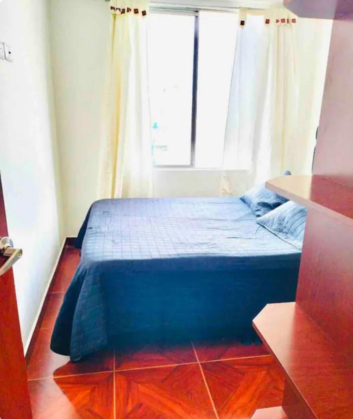Pleasant Top Level Apartment Close to Shops