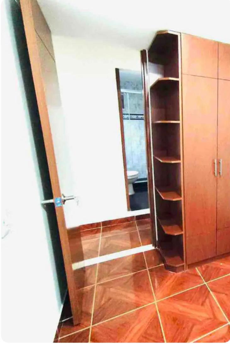 Pleasant Top Level Apartment Close to Shops