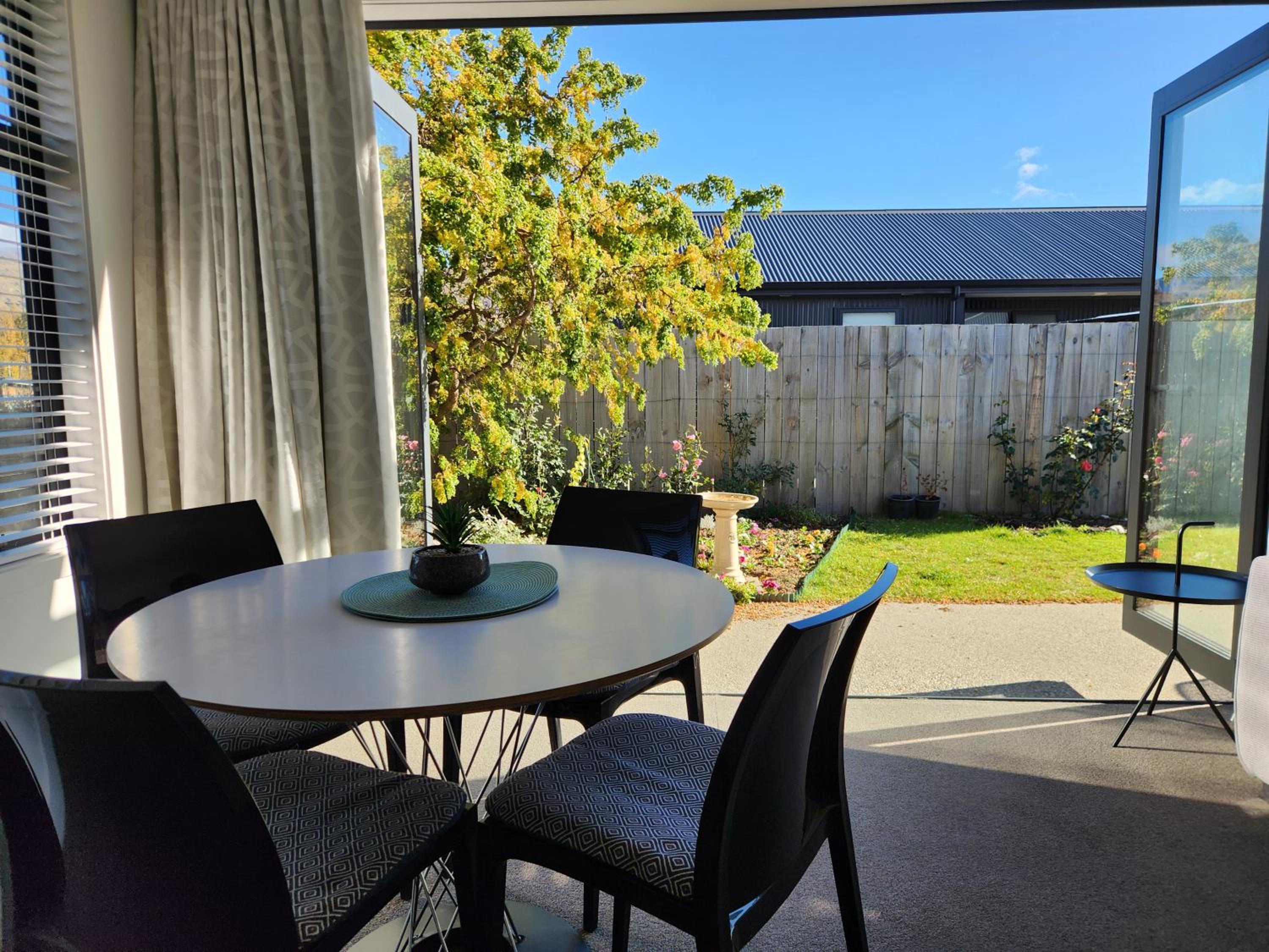Equestrian View - Gorgeous Cozy Bungalow Shotover view 4