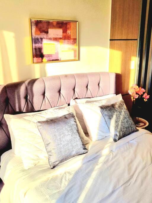 City Center Makati Condo near Ayala Avenue, Smart TV, WiFi view 3
