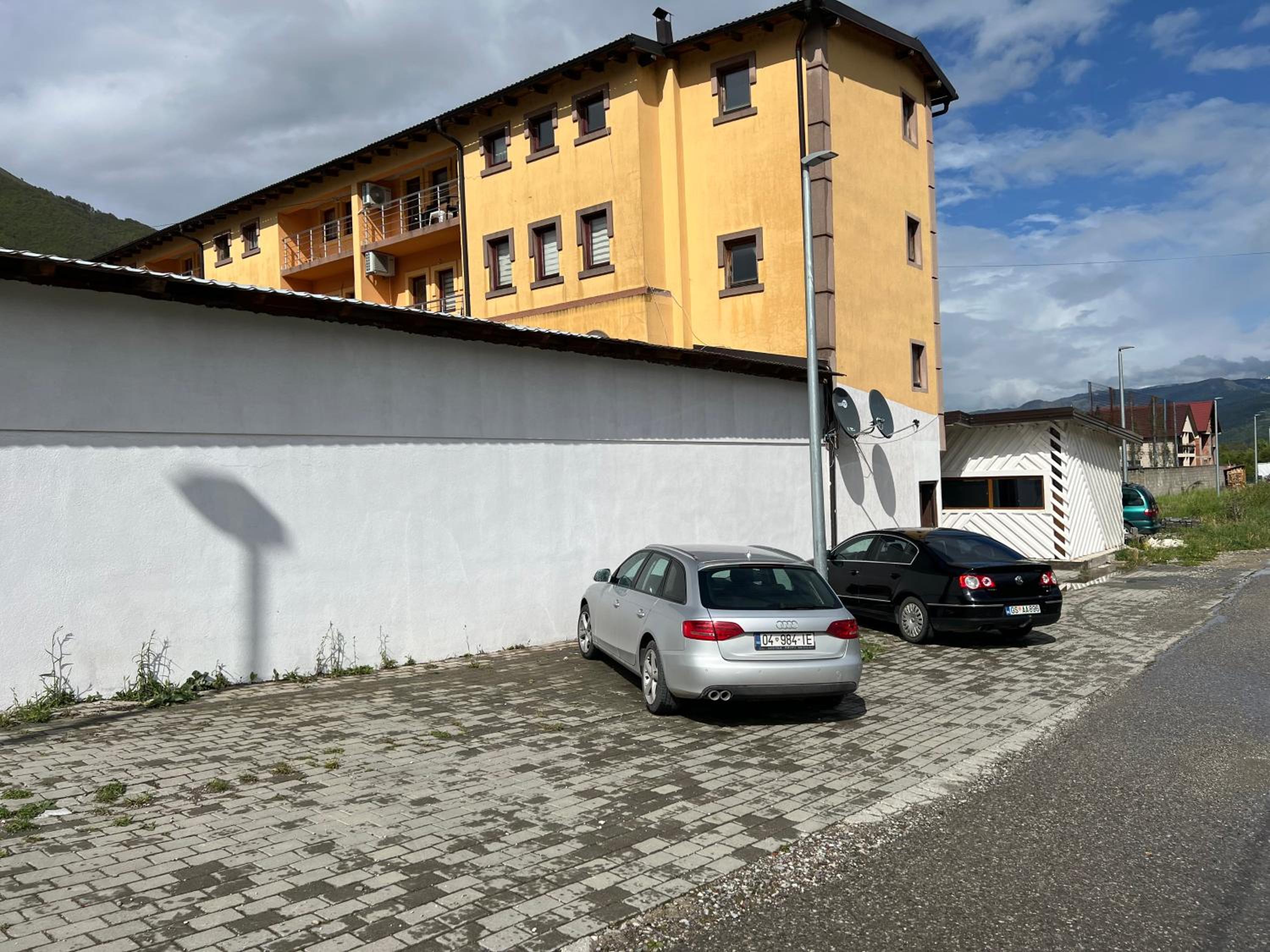 SARAH APARTMENTS