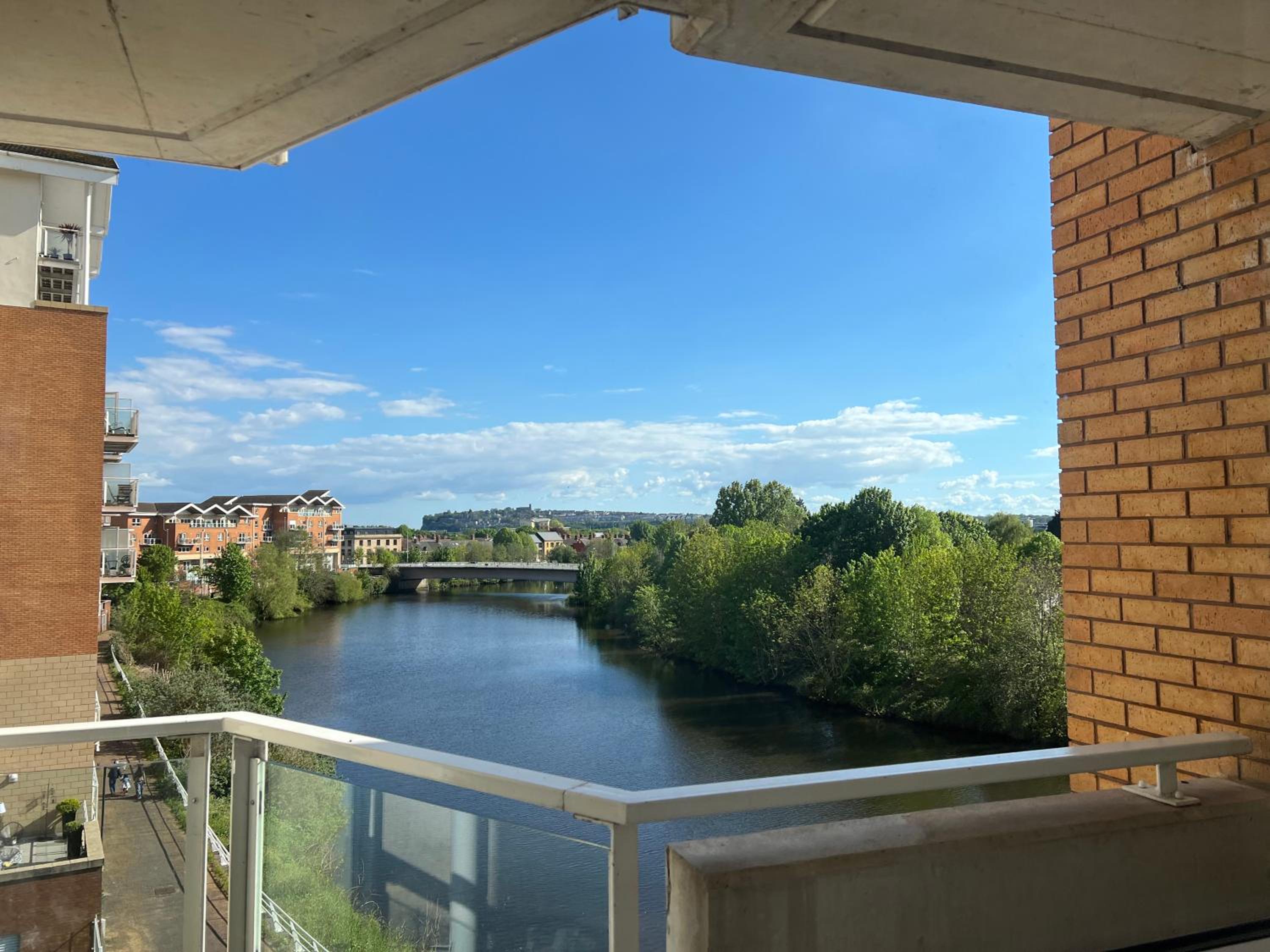 Cosy apartment Cardiff bay 5 mins to centre view 4