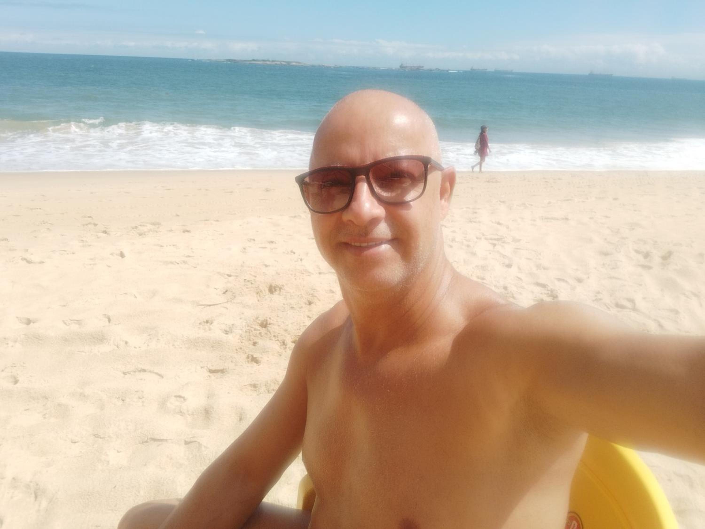 APTO 2QTOS SUIT FRENTE MAR DE ITAPOÃ VILA VELHA ES BRASIL
