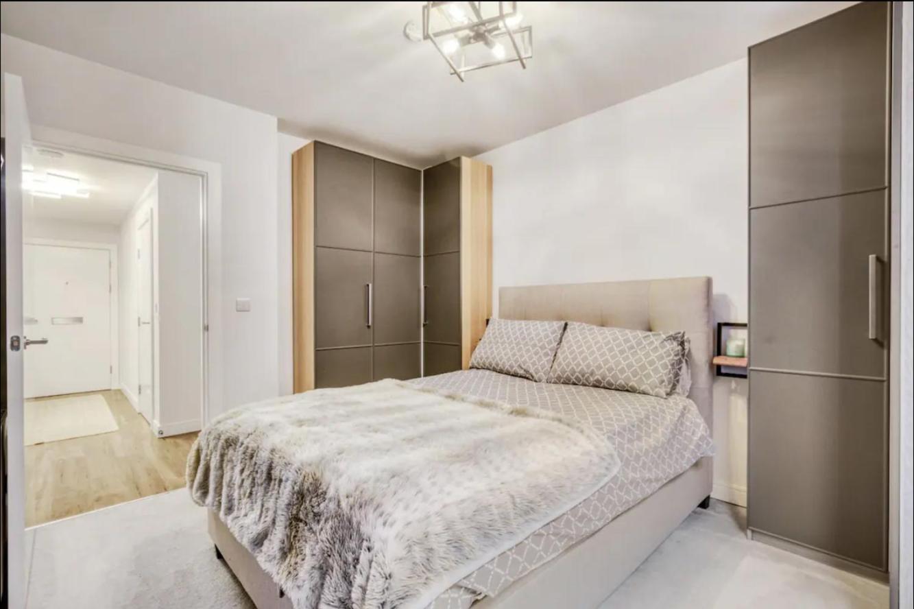 Chelsea Chic: An Upscale and Modern Flat