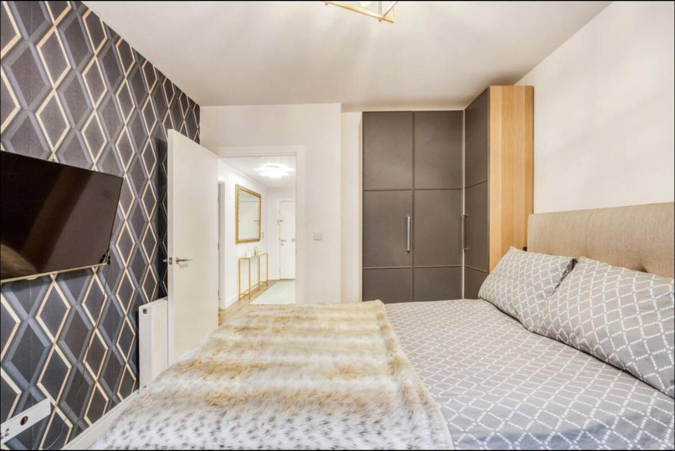Chelsea Chic: An Upscale and Modern Flat