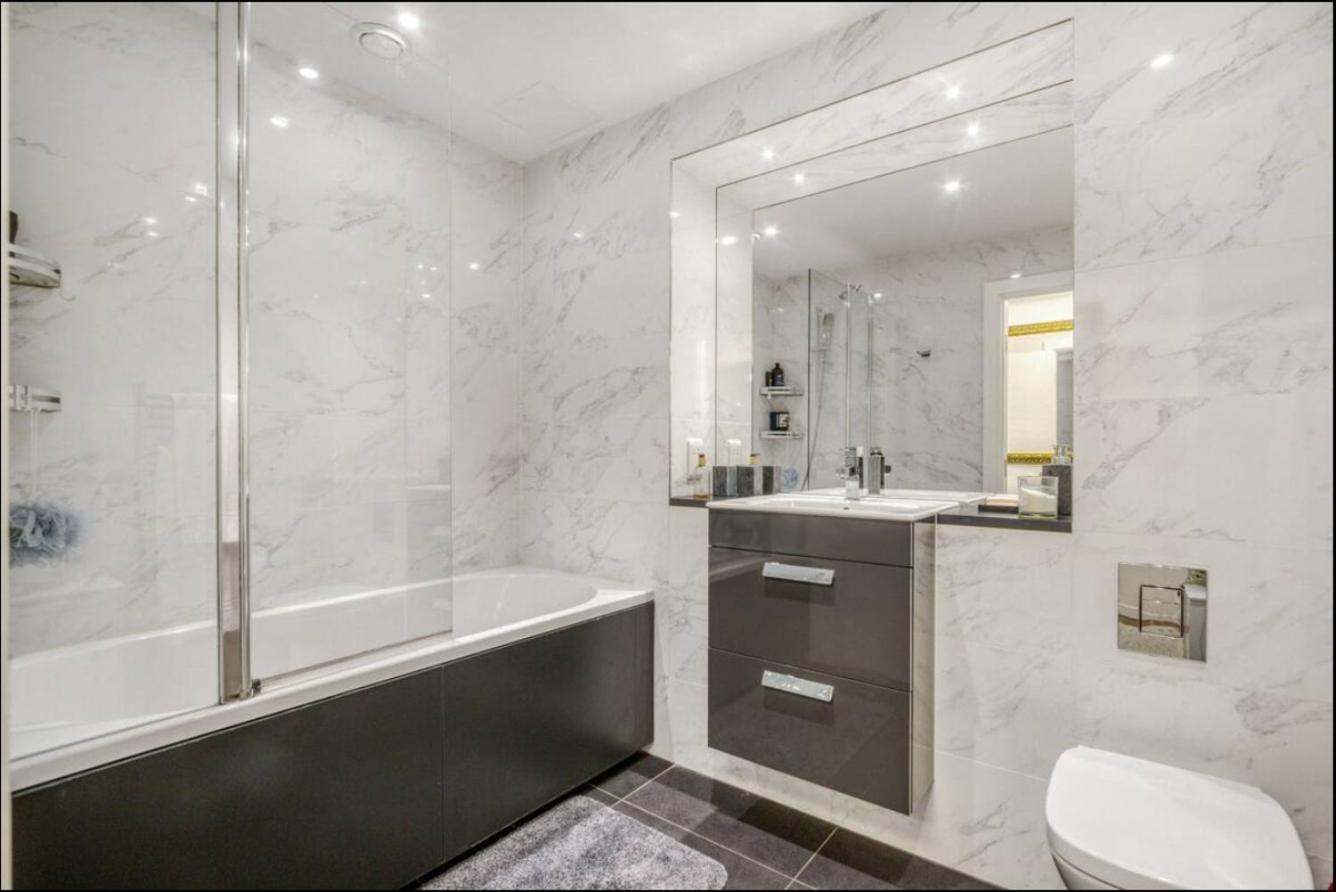 Chelsea Chic: An Upscale and Modern Flat
