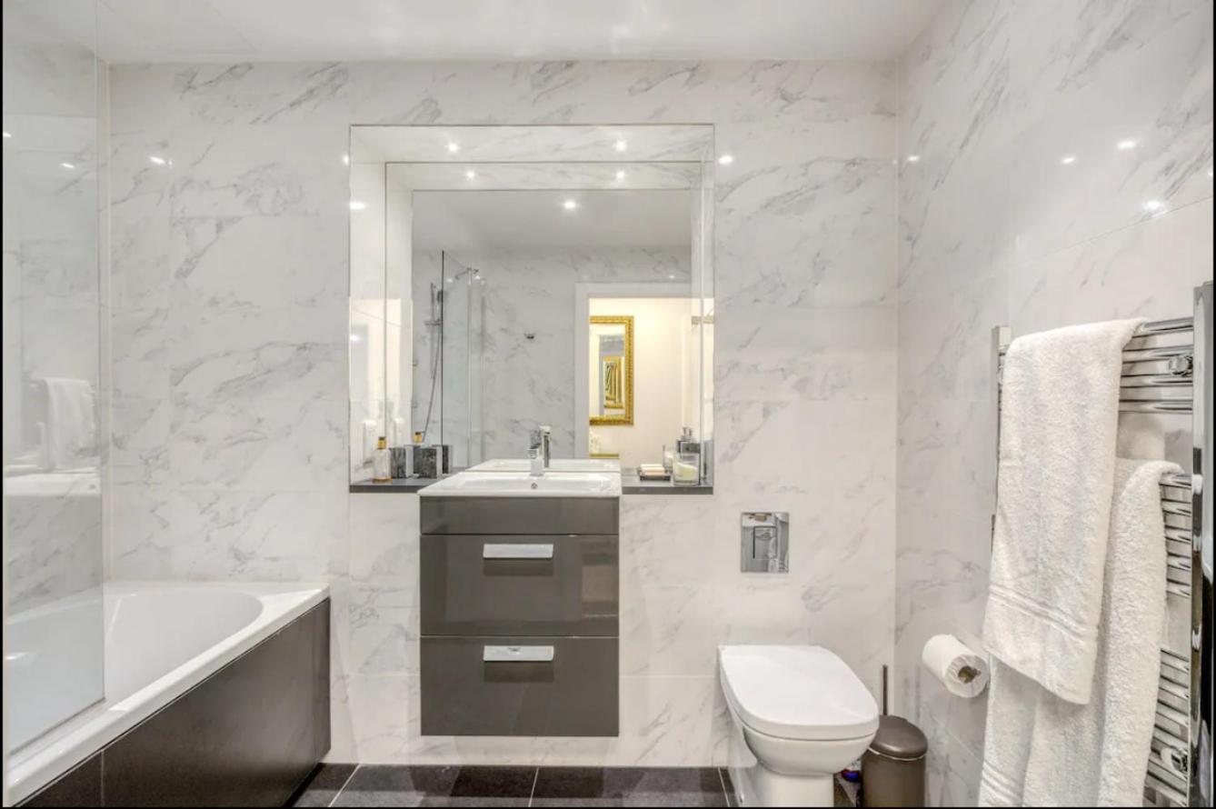 Chelsea Chic: An Upscale and Modern Flat