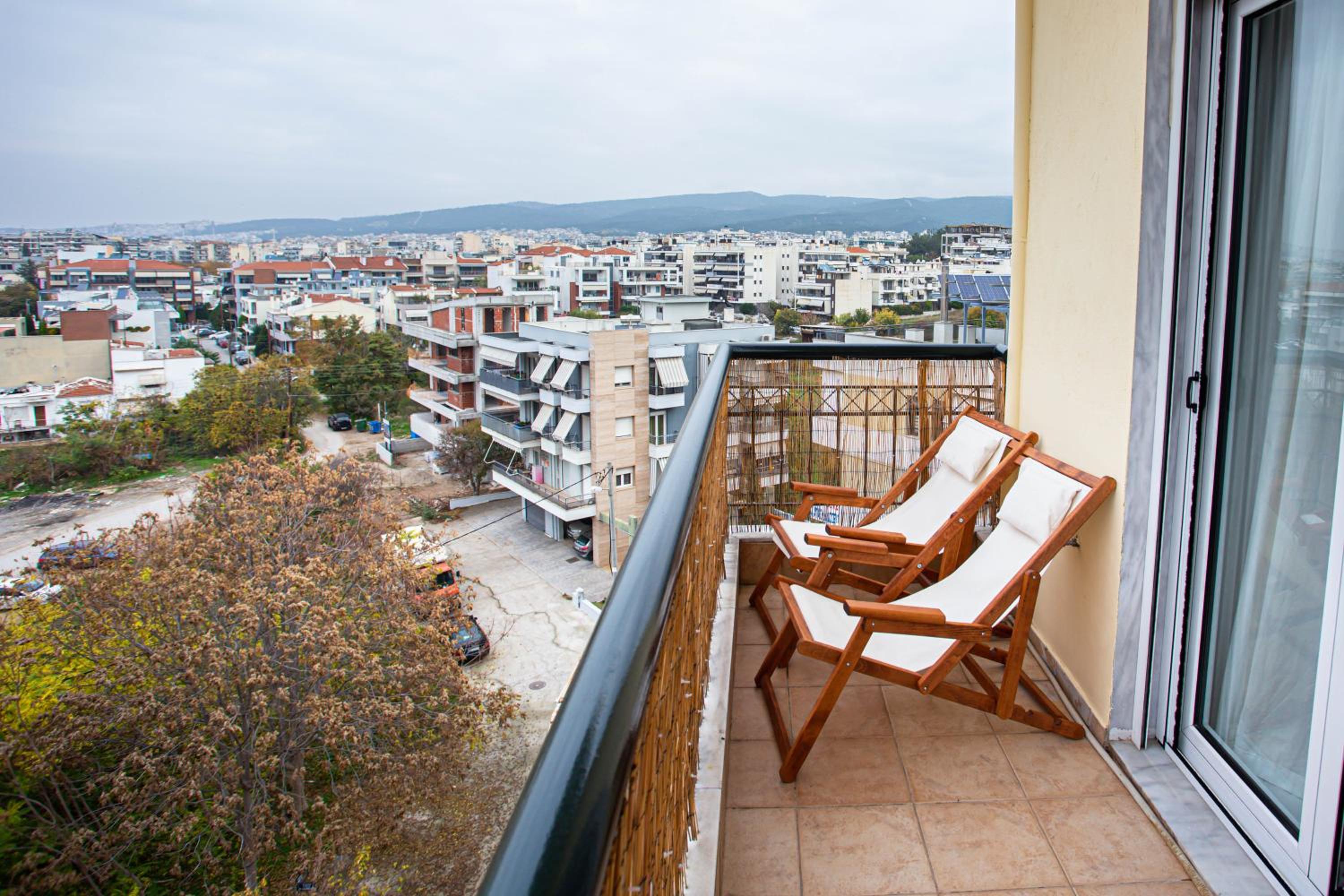 CELESTIAL GARDEN-Thessaloniki's modern, eclectic penthouse-Ideal for remote work and longer stays view 5