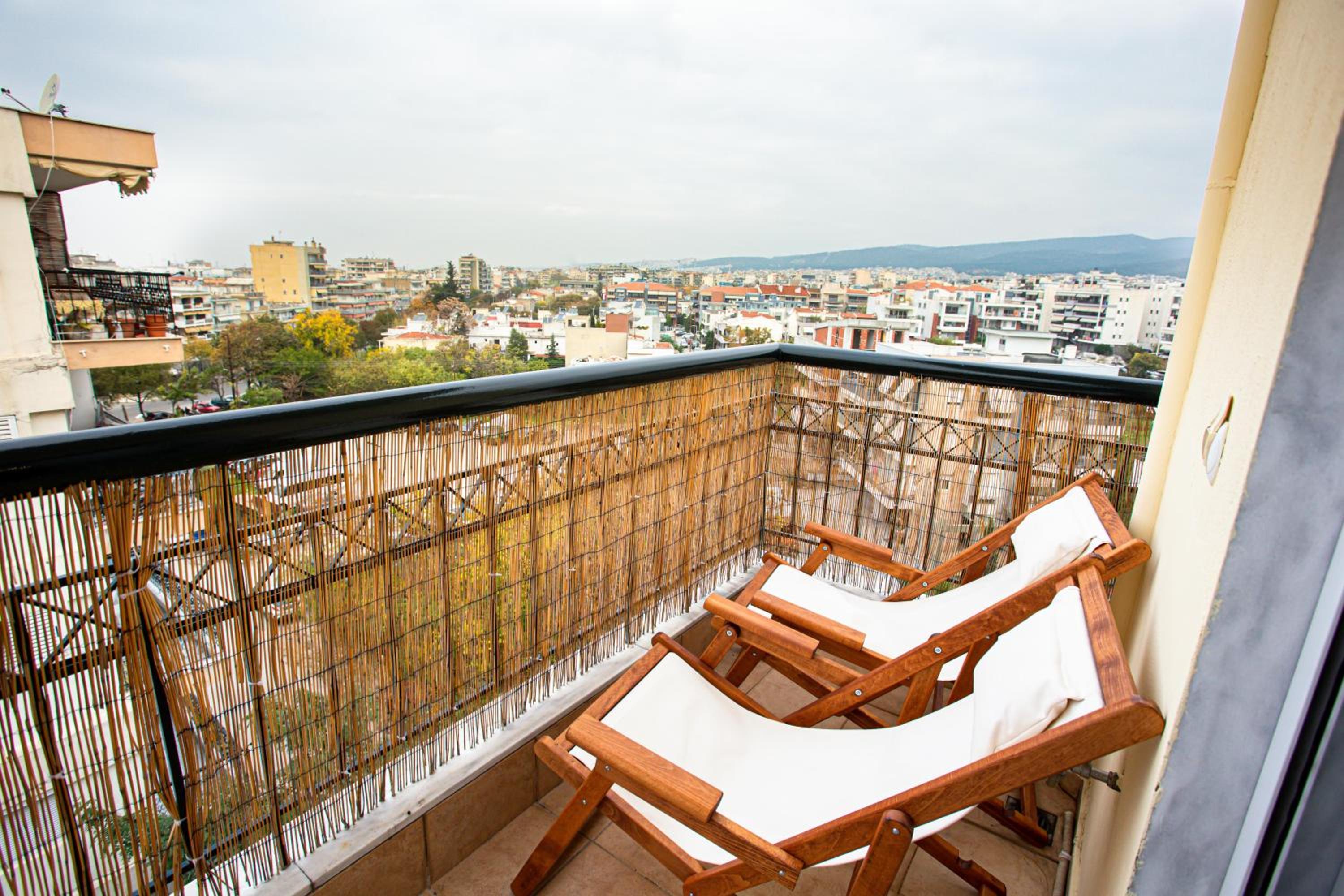 CELESTIAL GARDEN-Thessaloniki's modern, eclectic penthouse-Ideal for remote work and longer stays view 4
