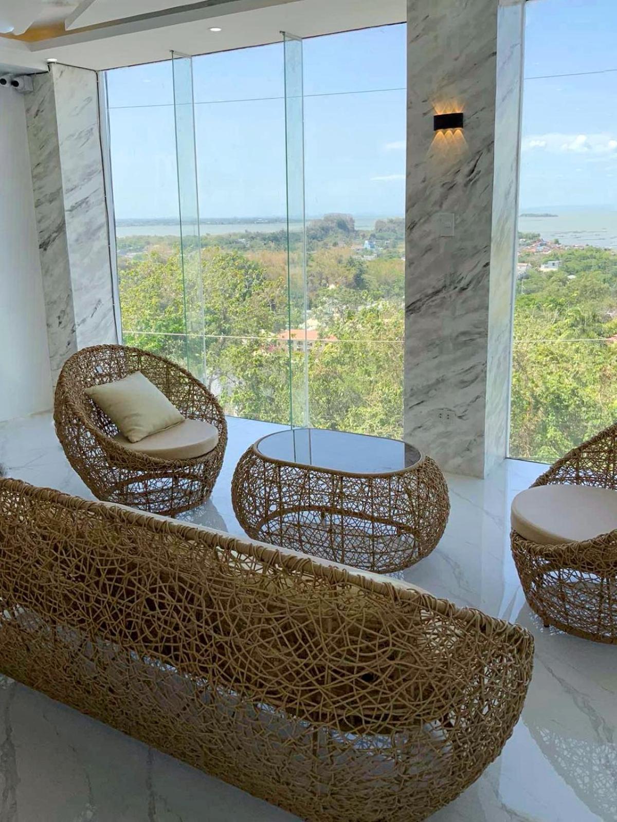 Jacobs Makiling Lakeview Resort