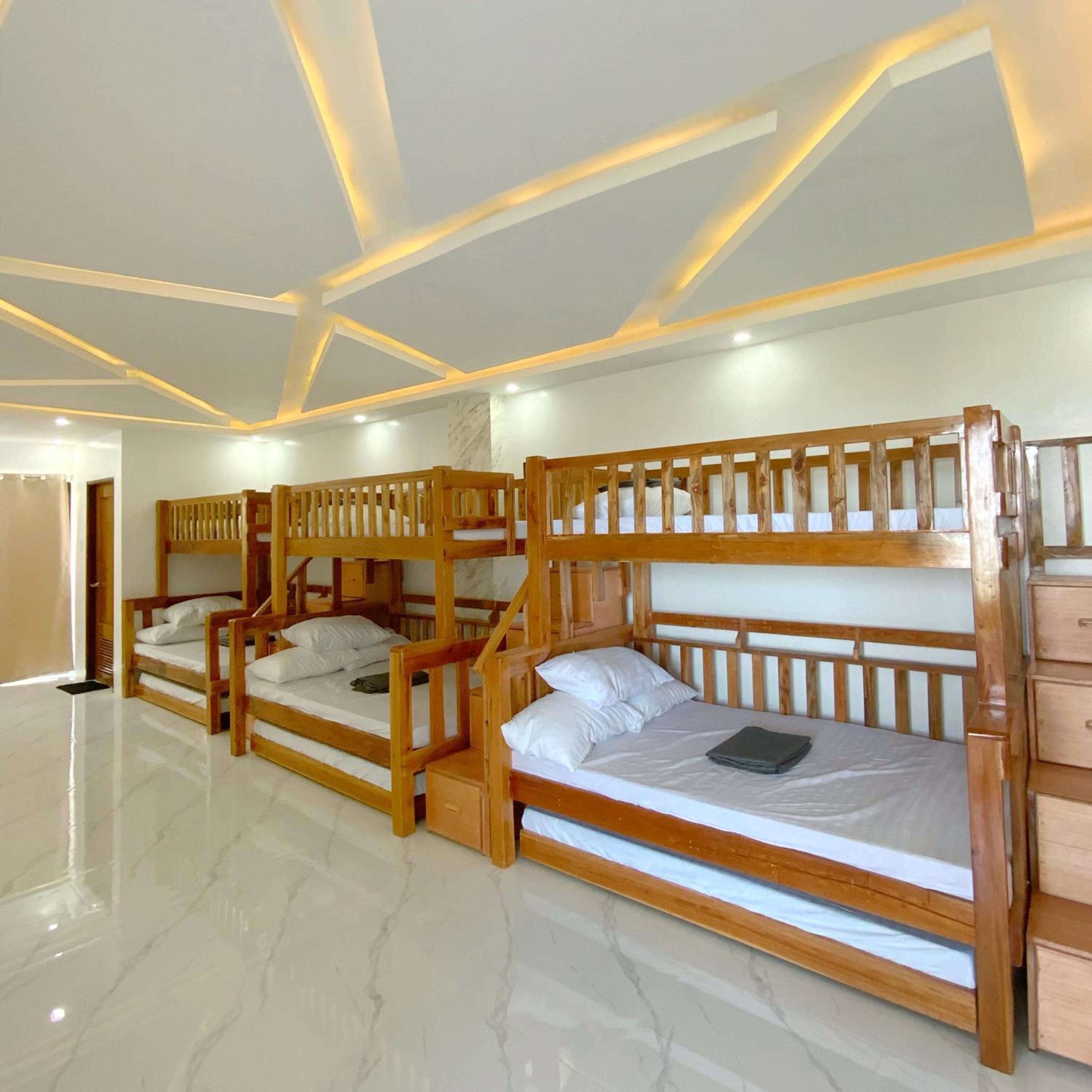 Jacobs Makiling Lakeview Resort