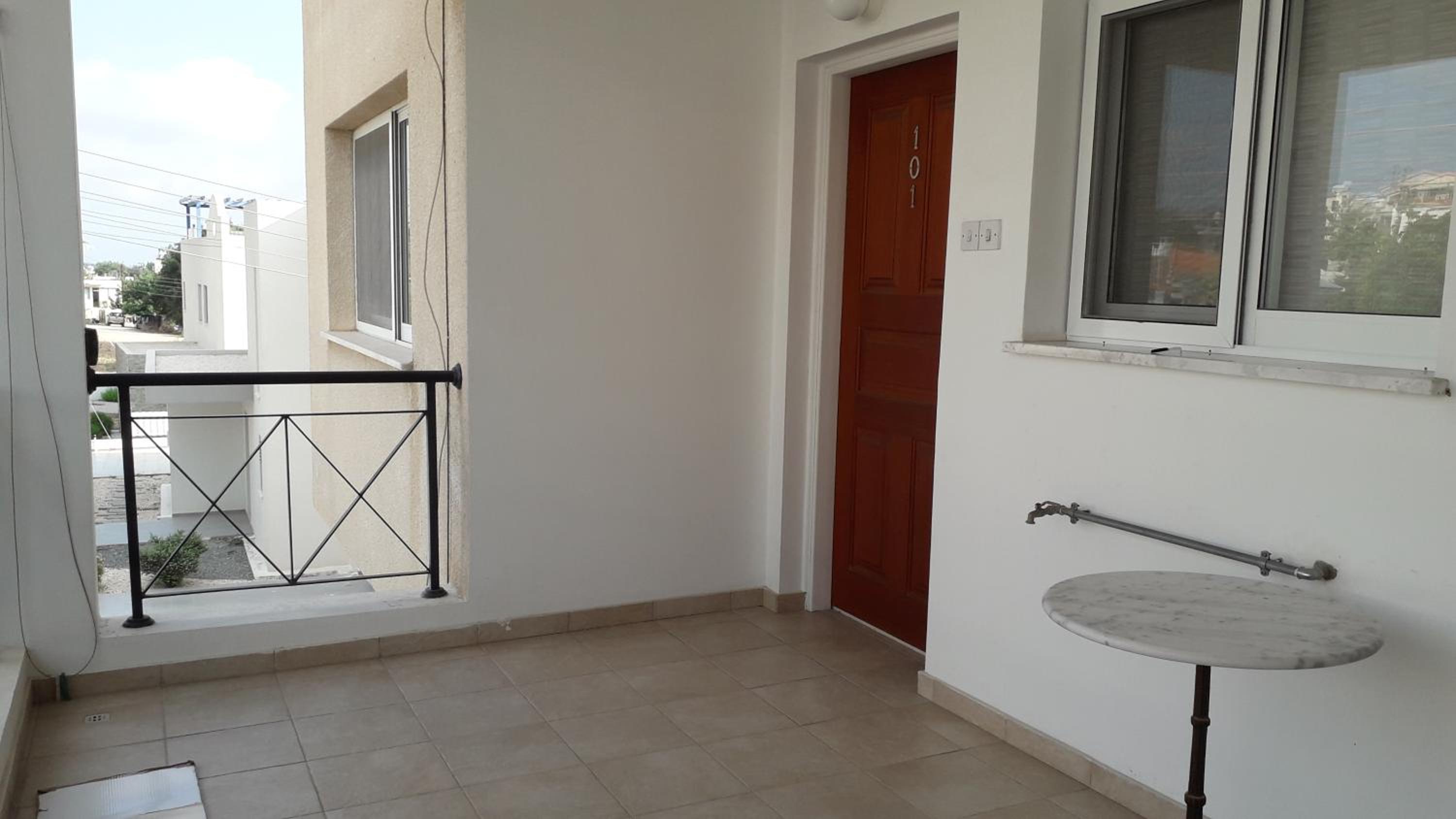 THREE BEDROOMS APT AT MESA CHORIO