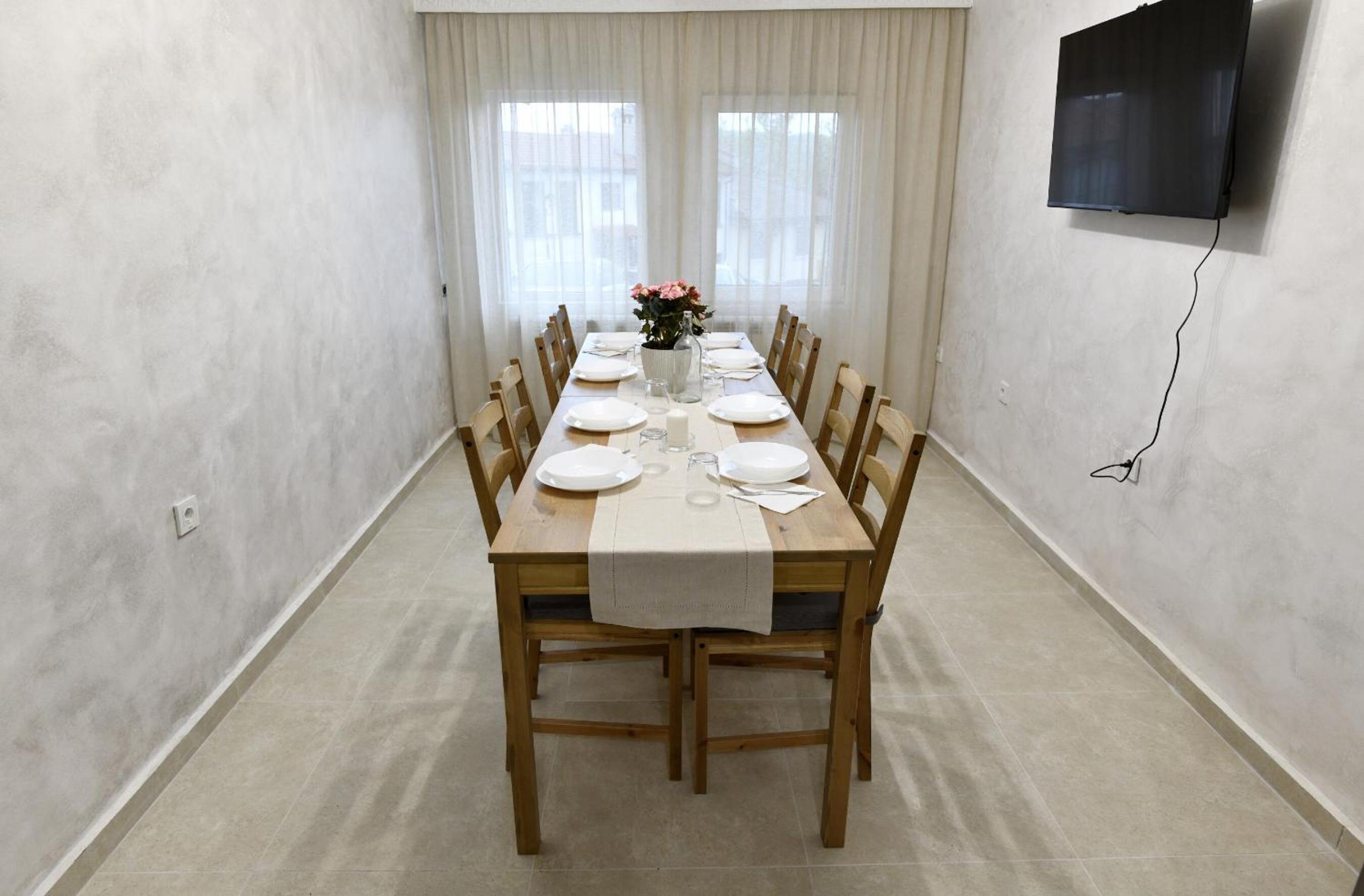 LAZARA Guest House