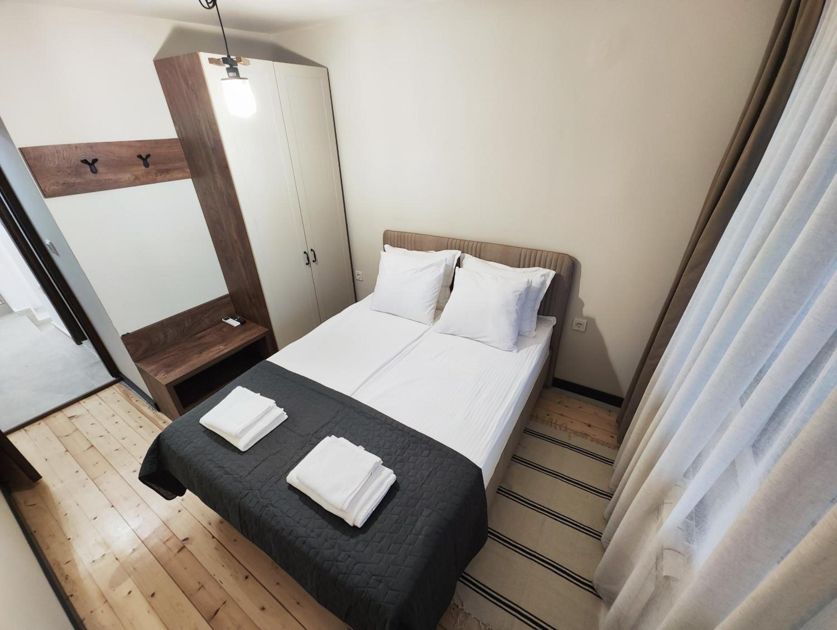 LAZARA Guest House