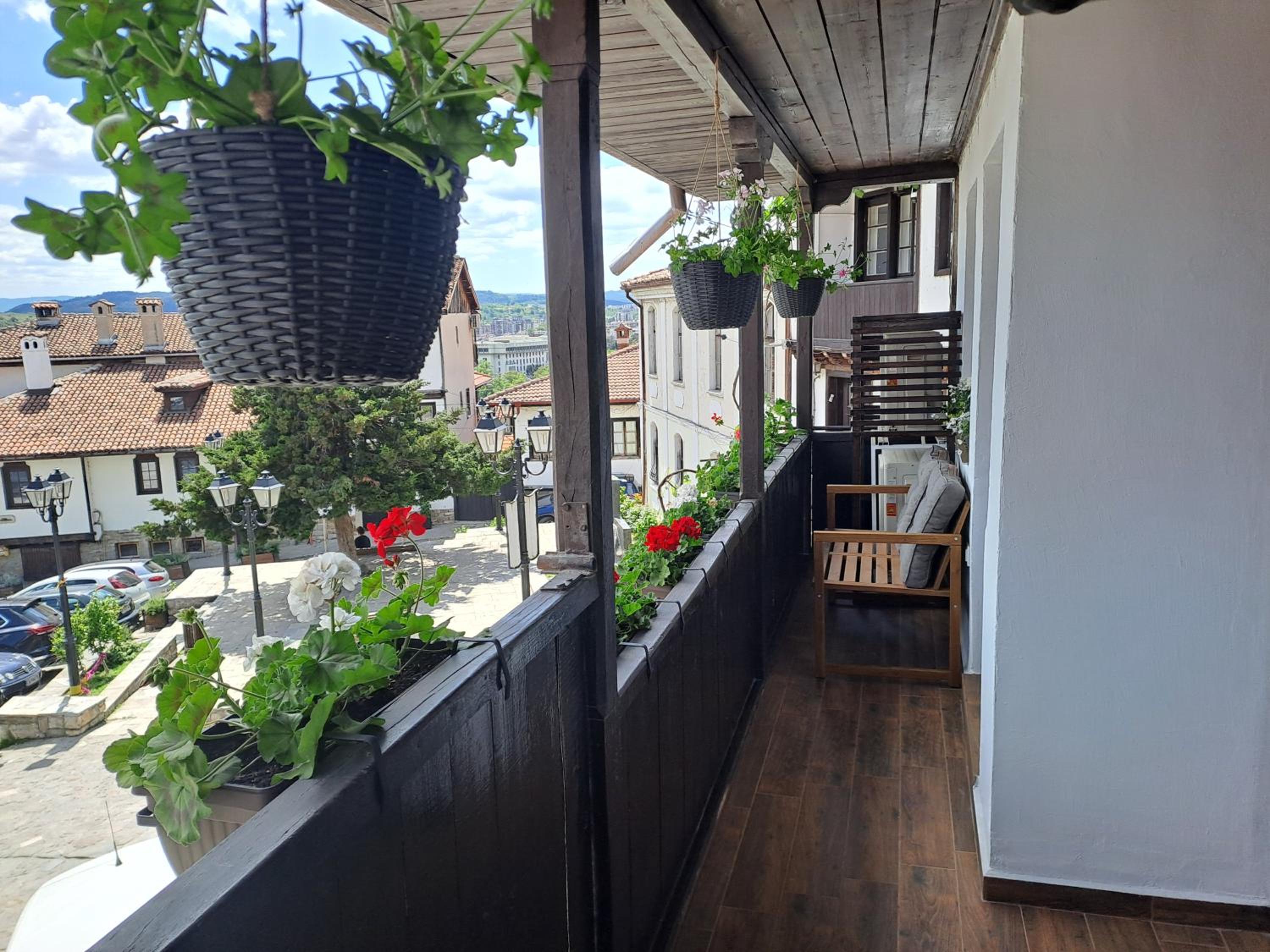 LAZARA Guest House