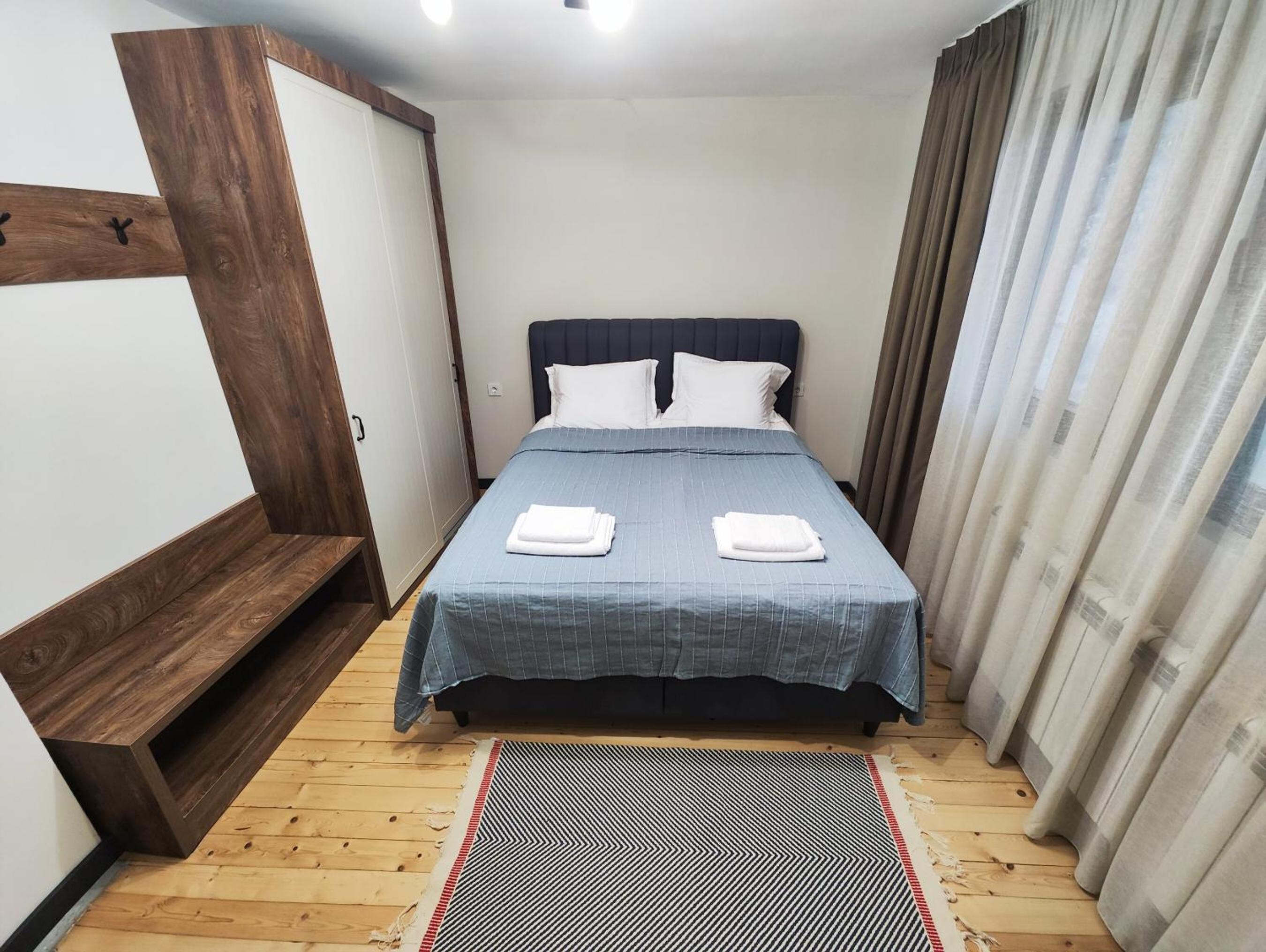 LAZARA Guest House